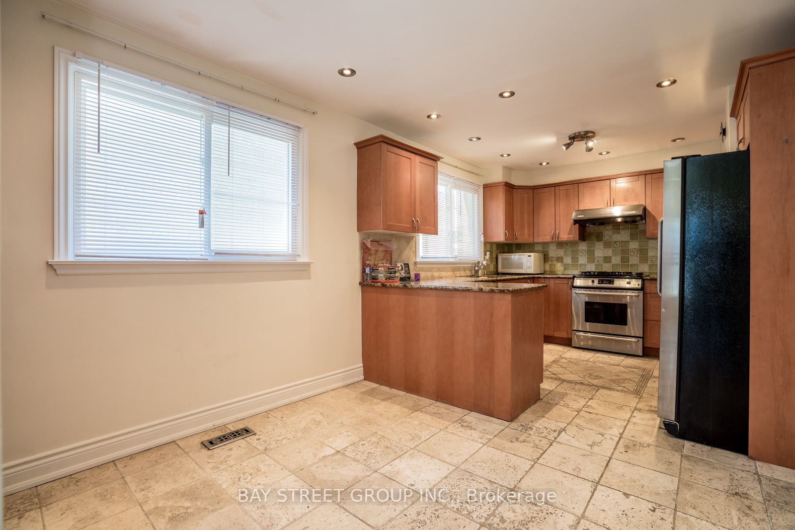 38 Foursome Crescent, North York 2