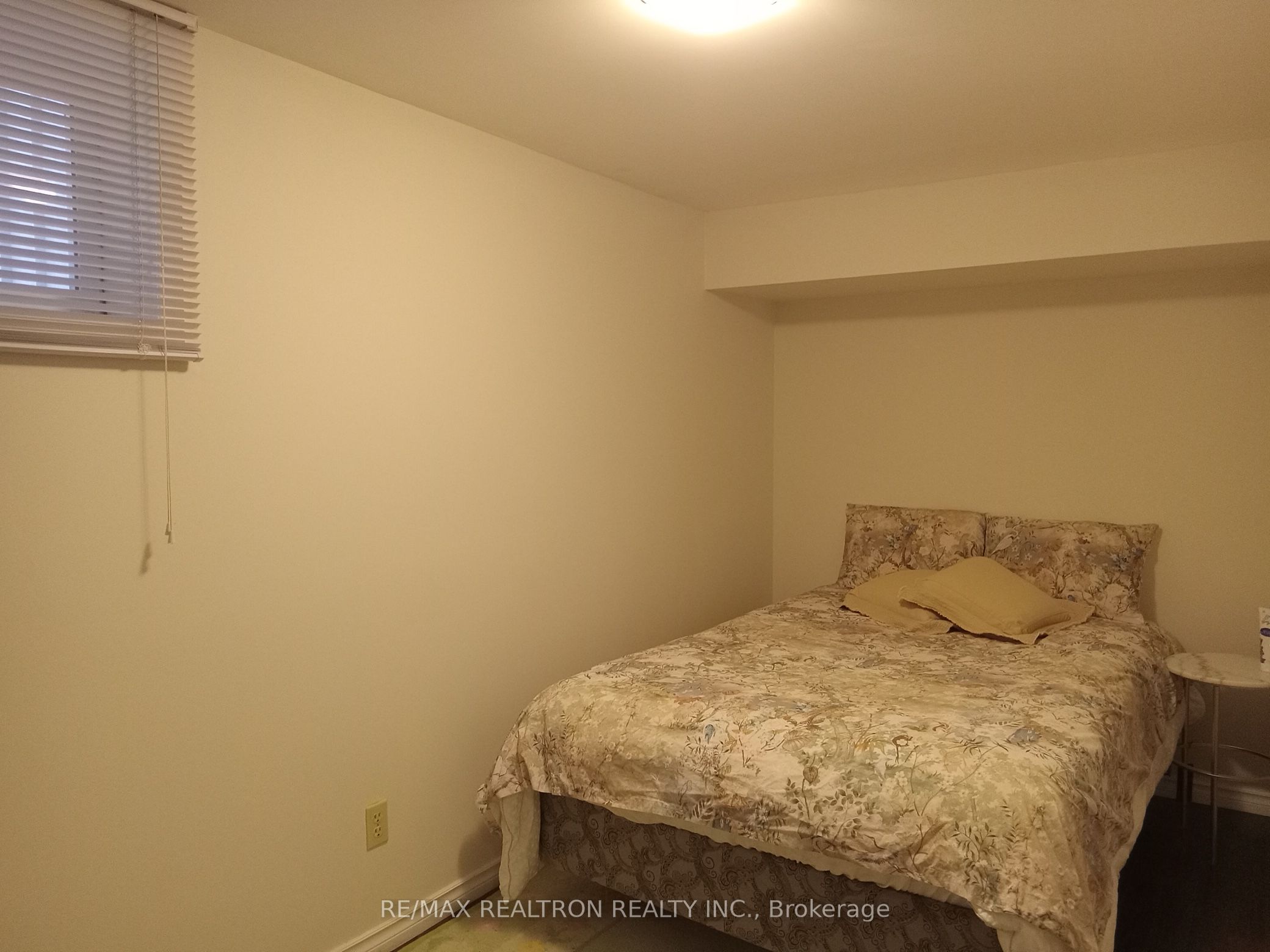 Unit Bsmt - 645 Hillsdale Avenue E, Toronto 5