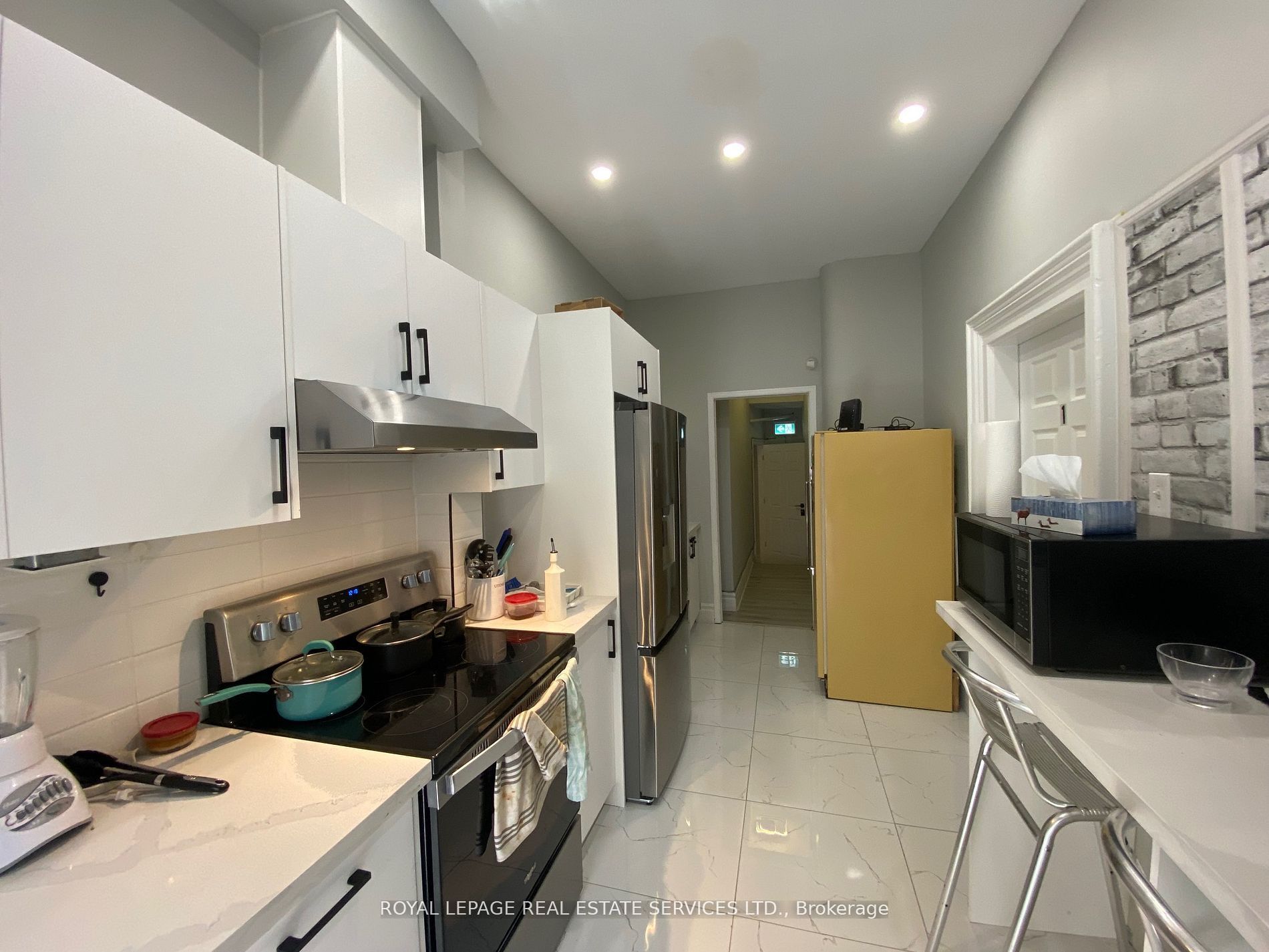 Unit 202 - 206 Carlton Street, Toronto 3