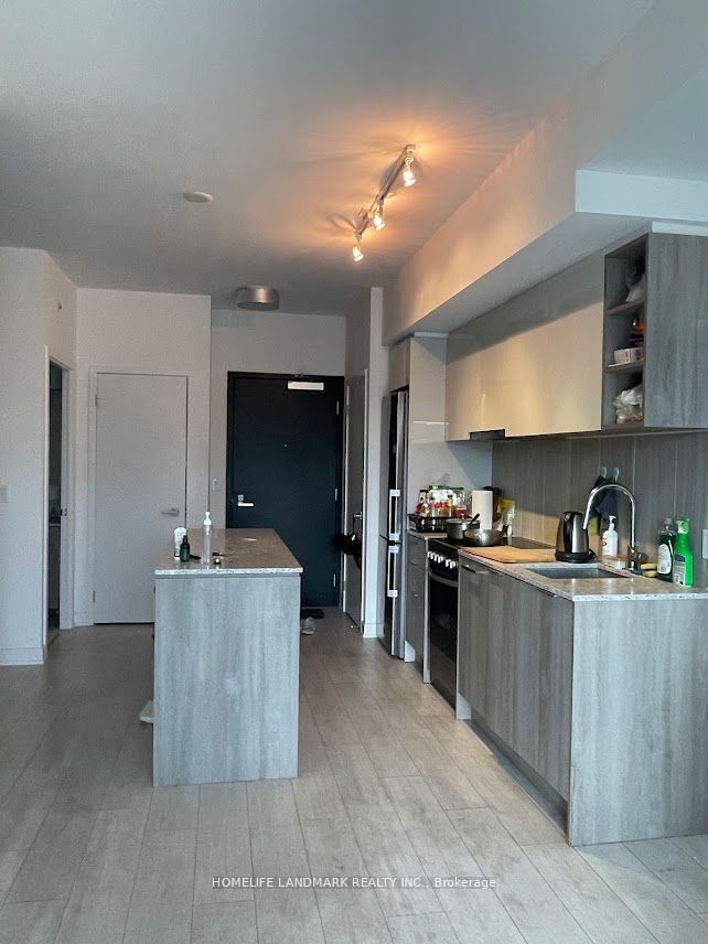 Unit 1025 - 31 Tippett Road, North York 2