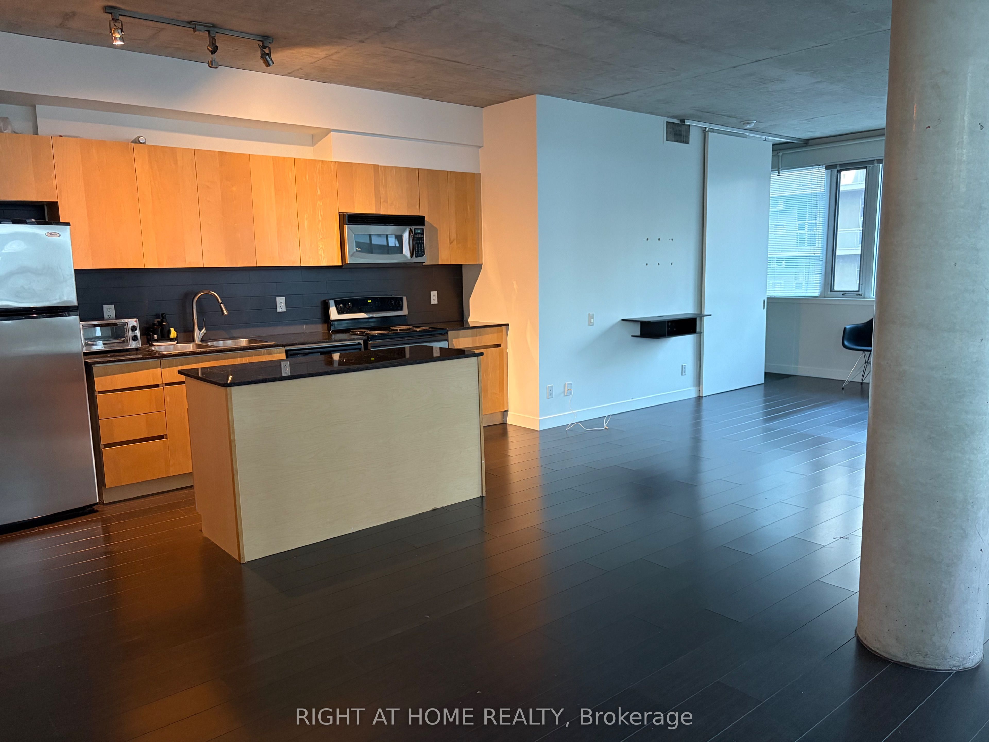 Unit 304 - 38 Niagara Street, Toronto 5