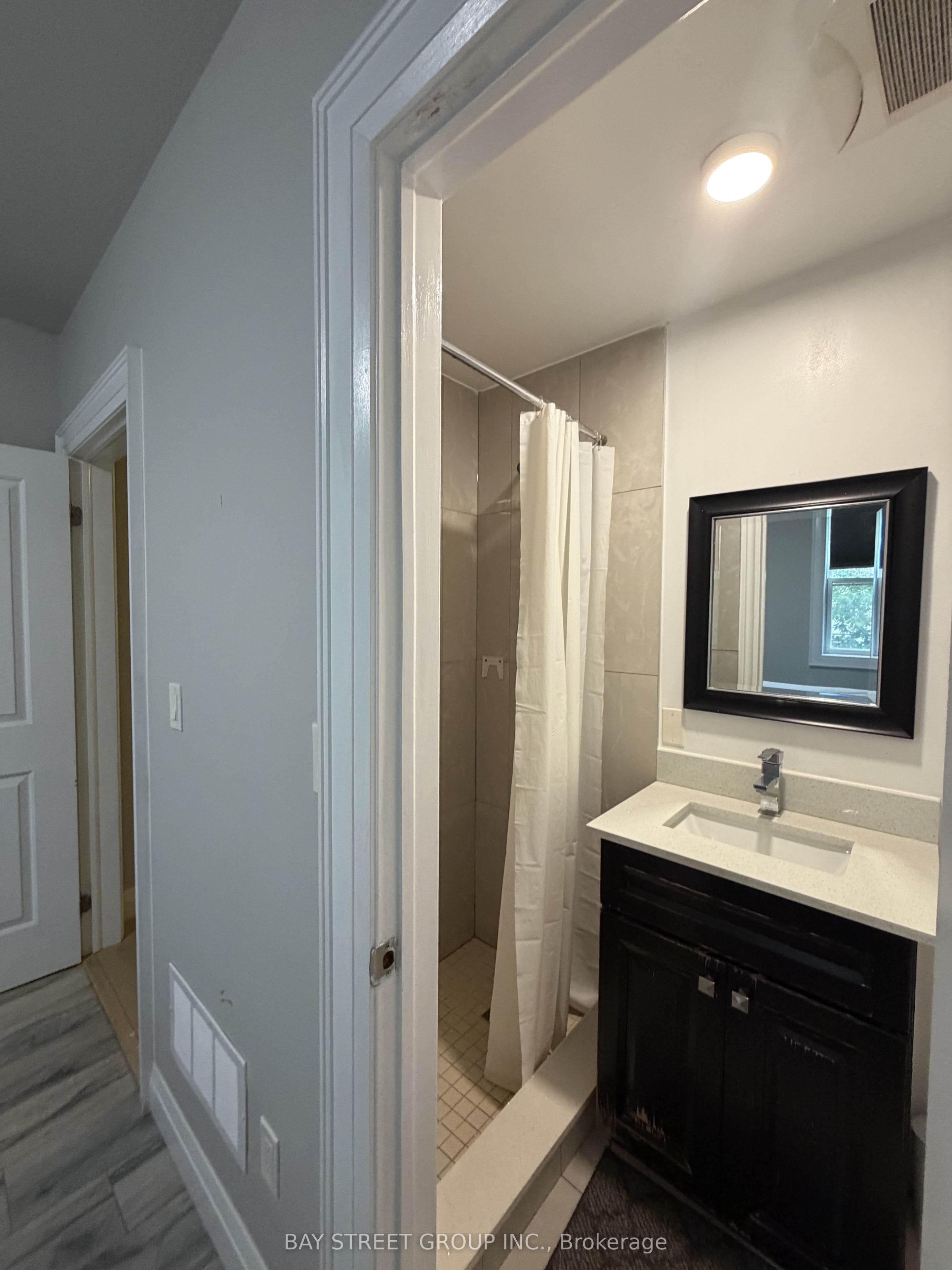 Unit Main and Lower - 33 Dalton Road, Toronto 3