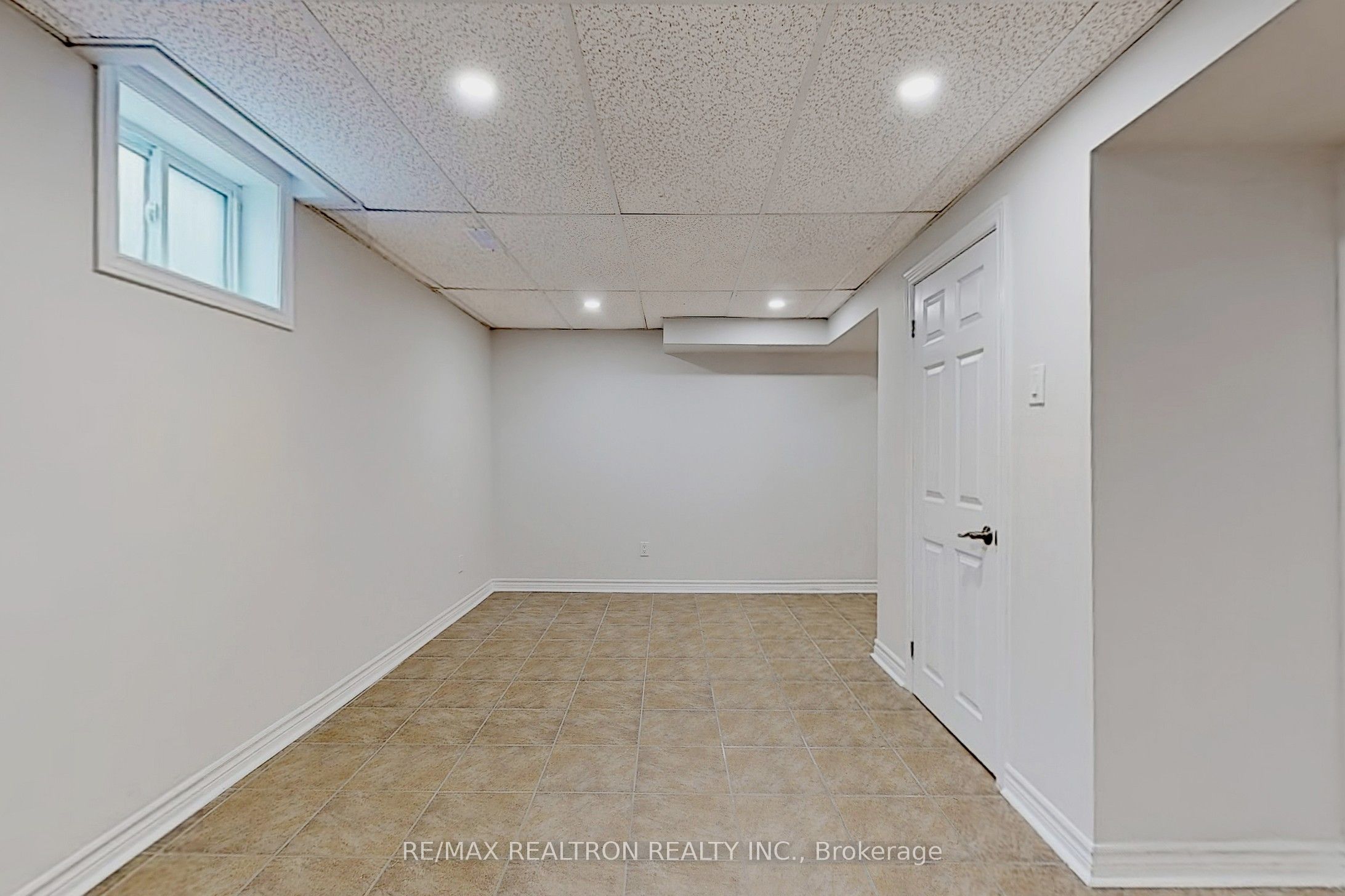 Unit Basem - 126 Brahms Avenue, North York 3