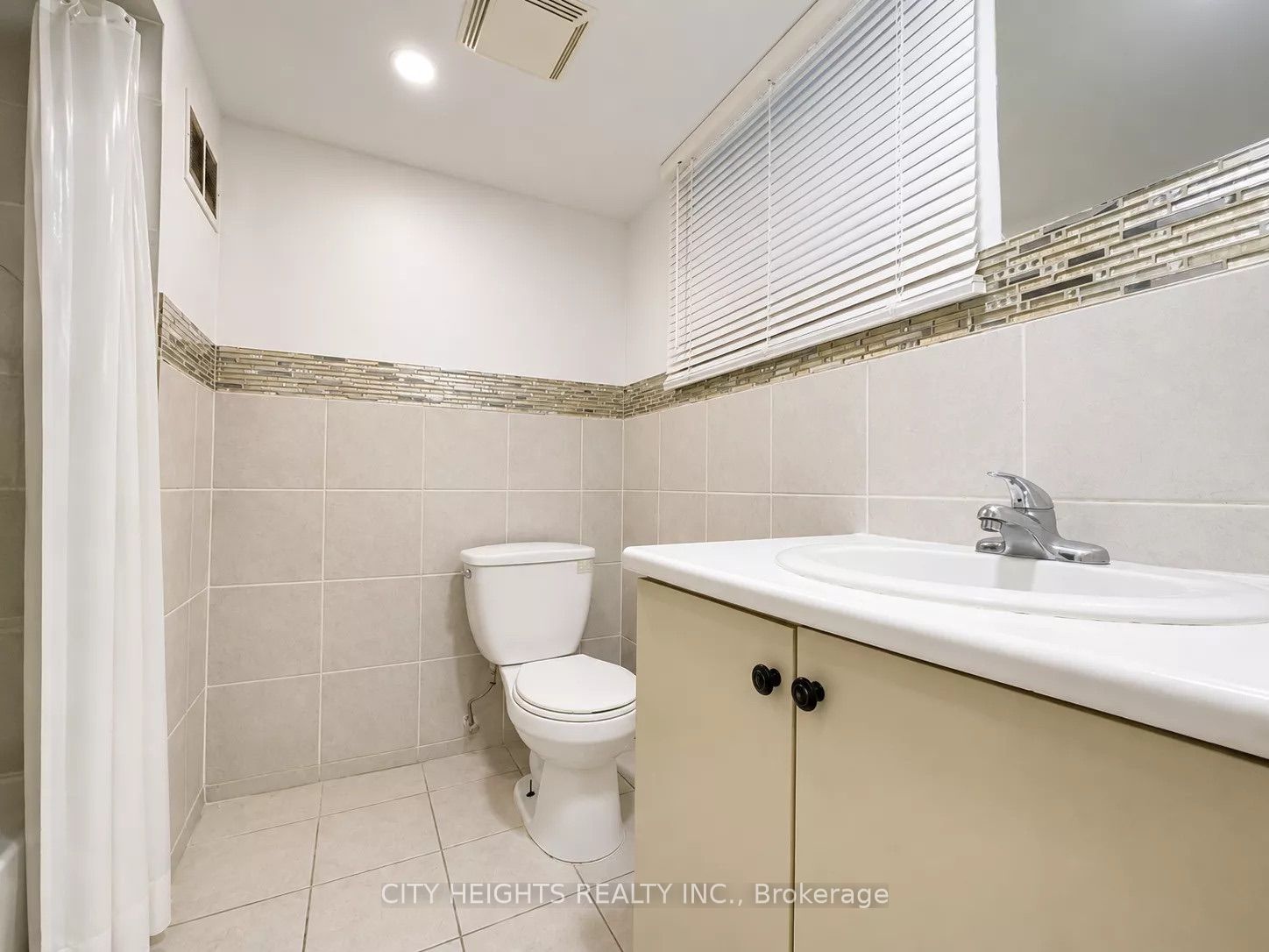 Unit 4 - 1113 Davenport Road, Toronto 5