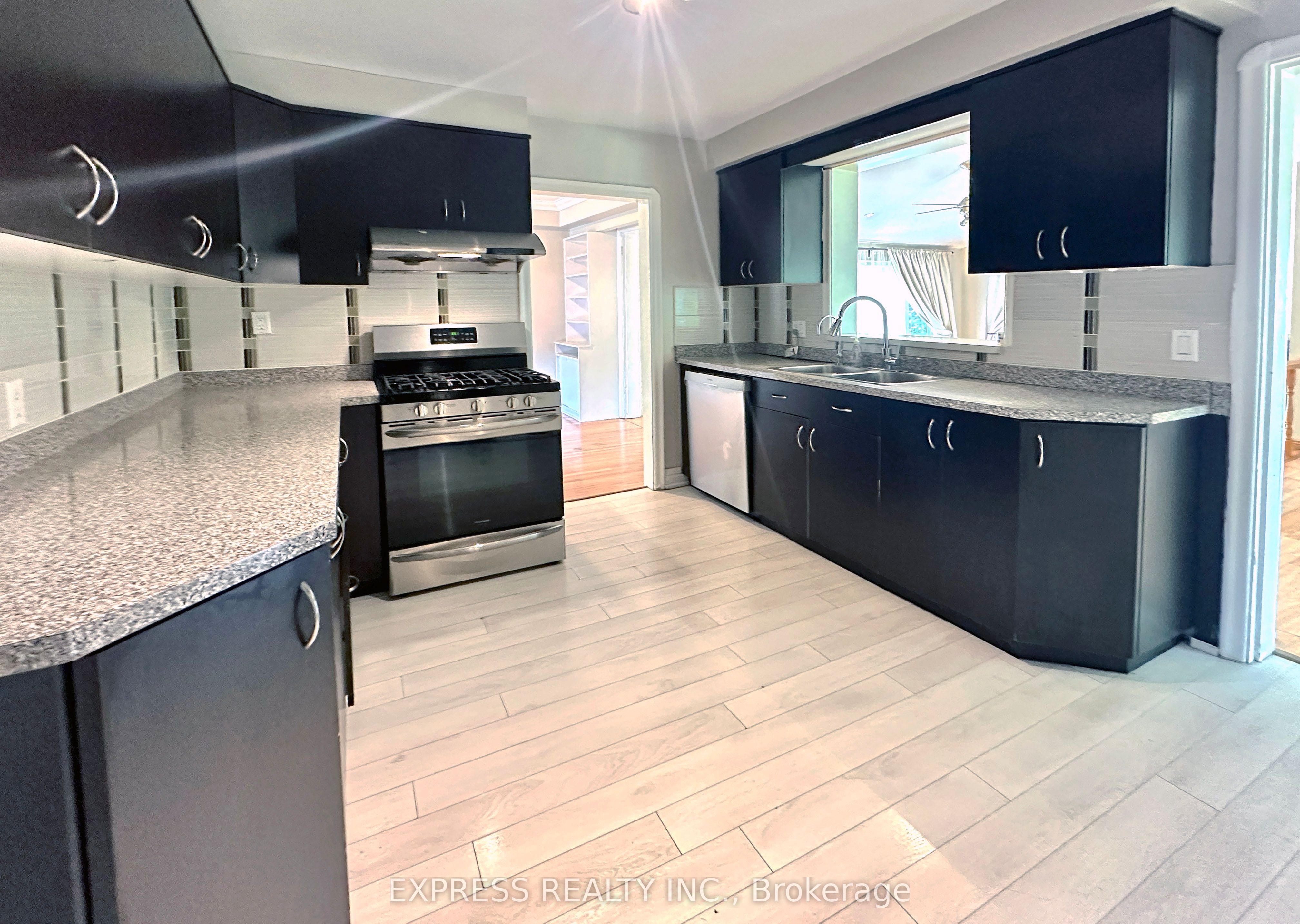 392 Hollywood Avenue, North York 5