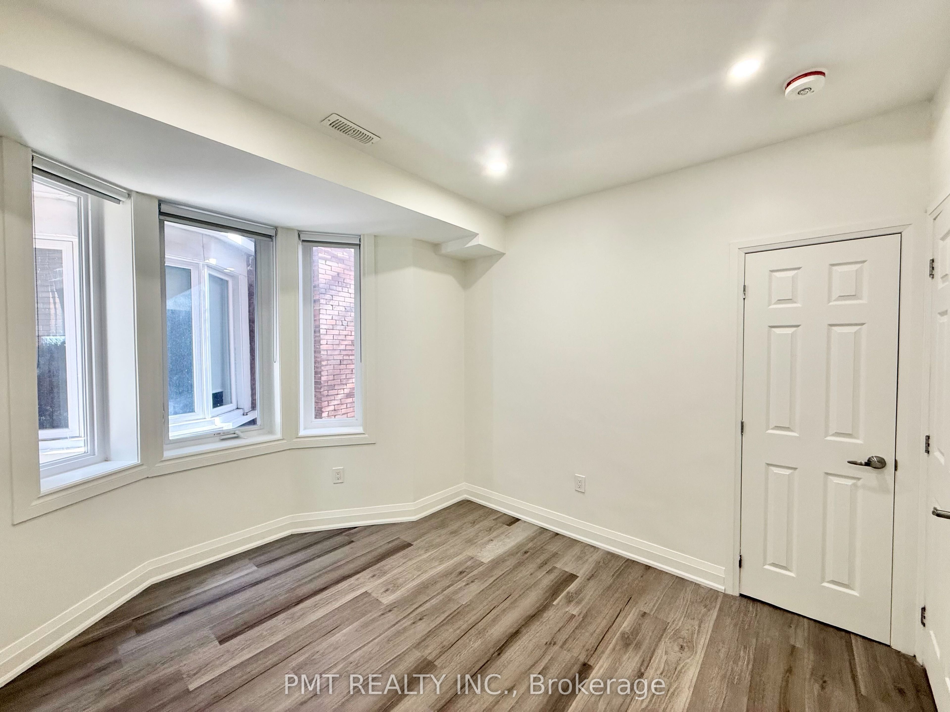 Unit Main - 8 Rusholme Park Crescent, Toronto 5