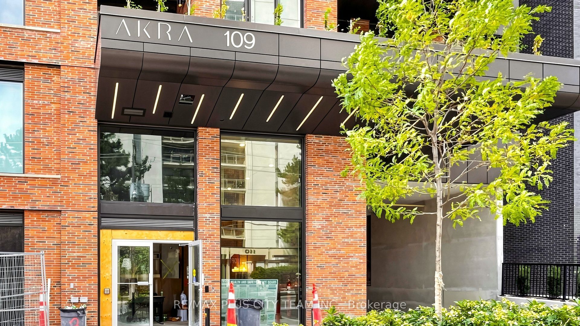 Unit 1703 - 109 Erskine Avenue, Toronto 2
