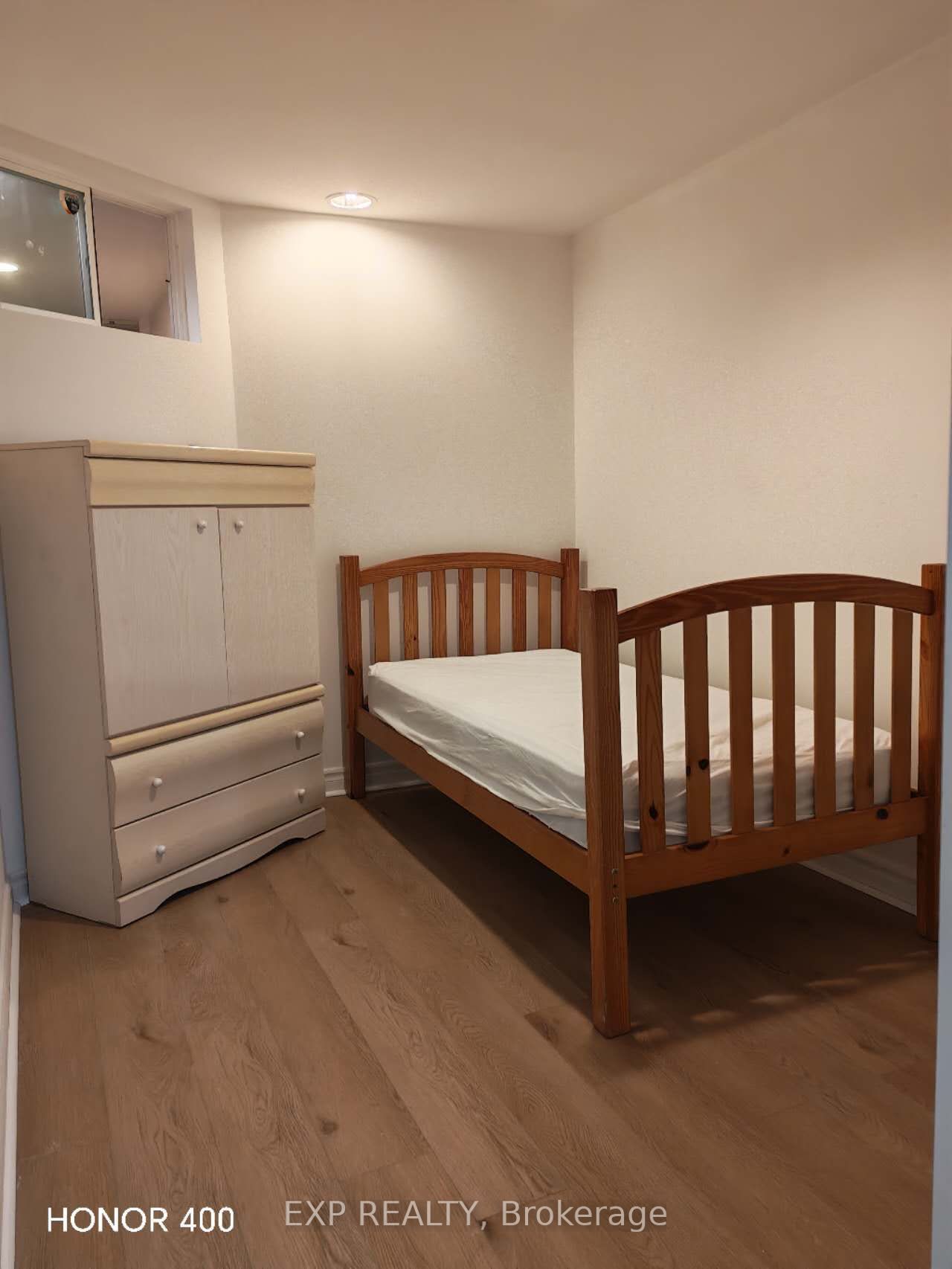 Unit Lower - 20 maureen Drive N, North York 4