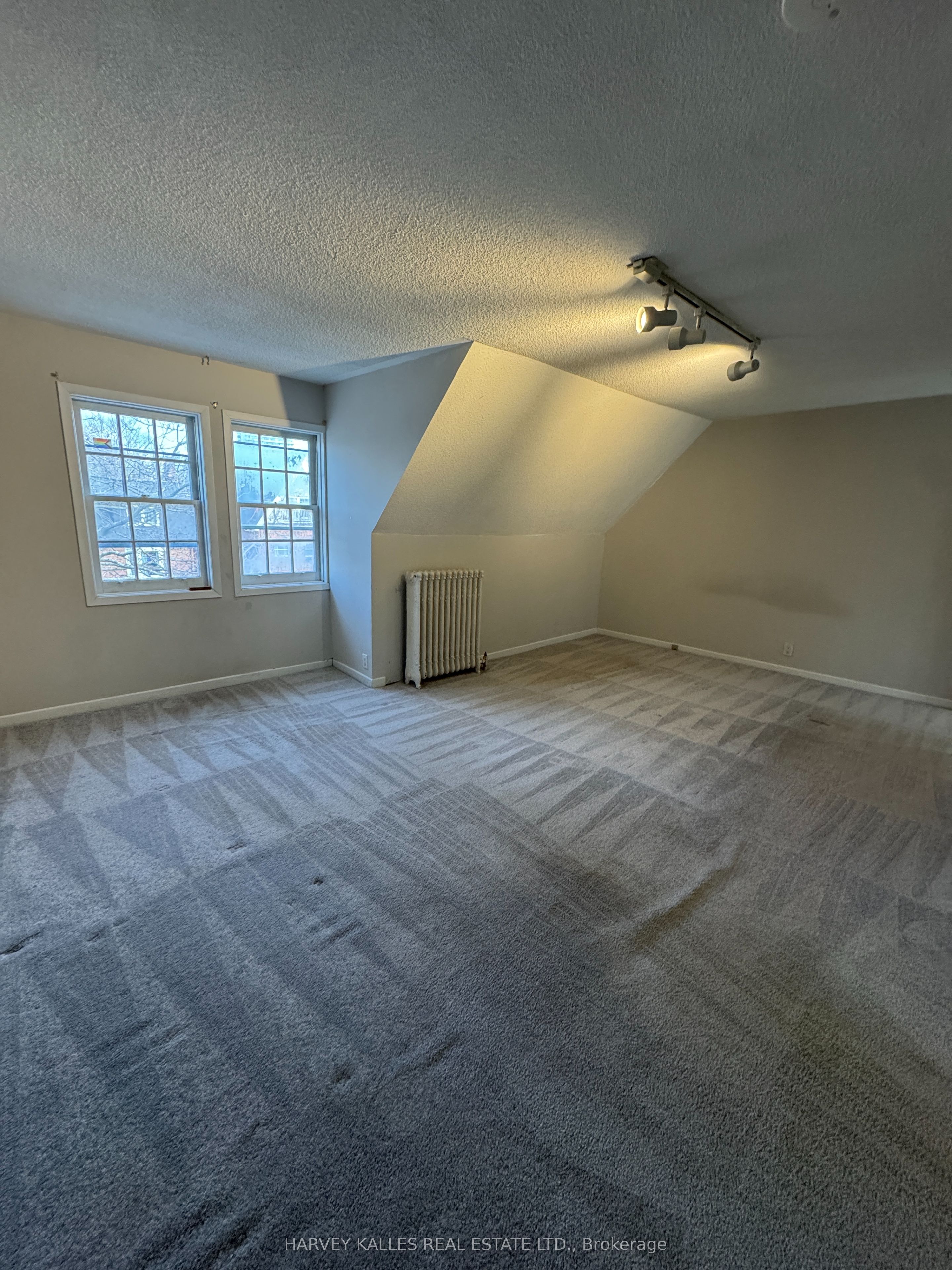 Unit 301 - 676 Huron Street, Toronto 4
