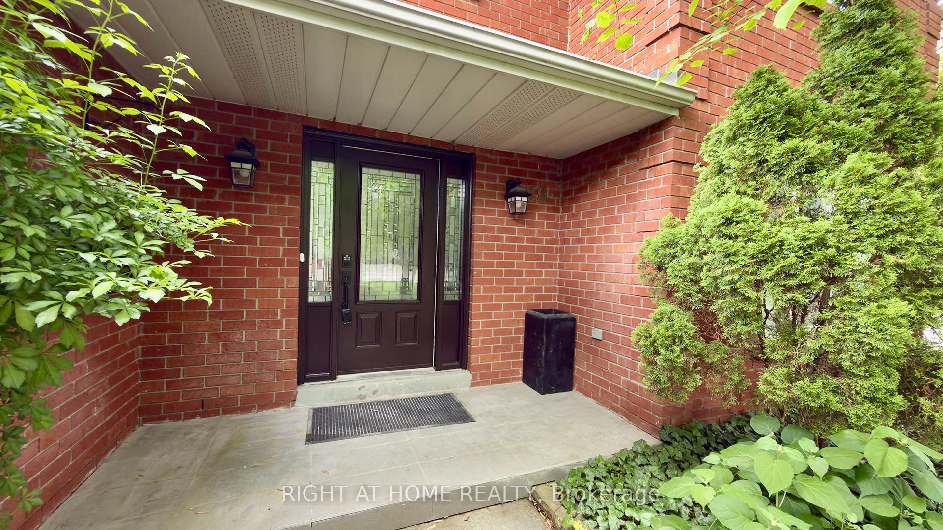 89 Yonge Boulevard, Toronto 4