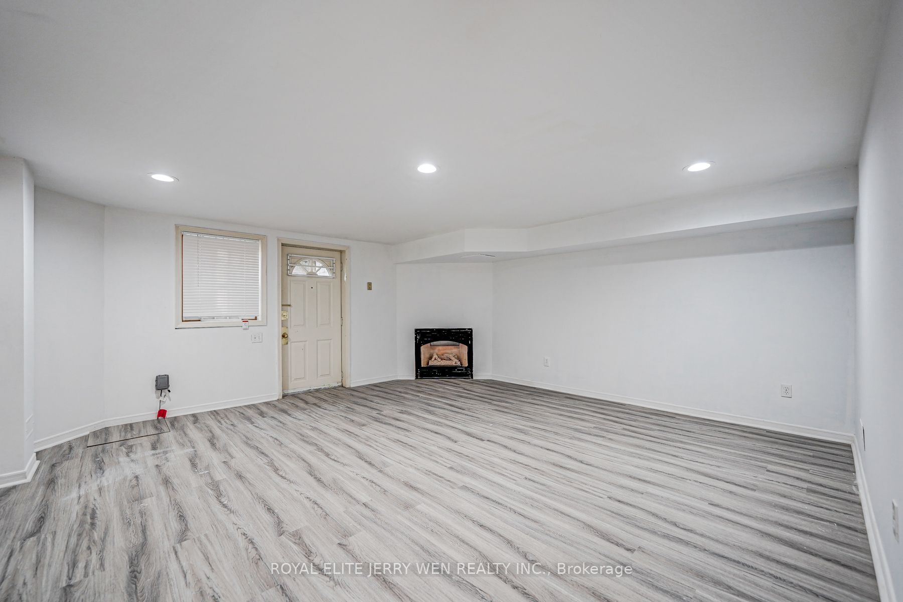Unit basemt - 171 Lawrence Avenue W, Toronto 2