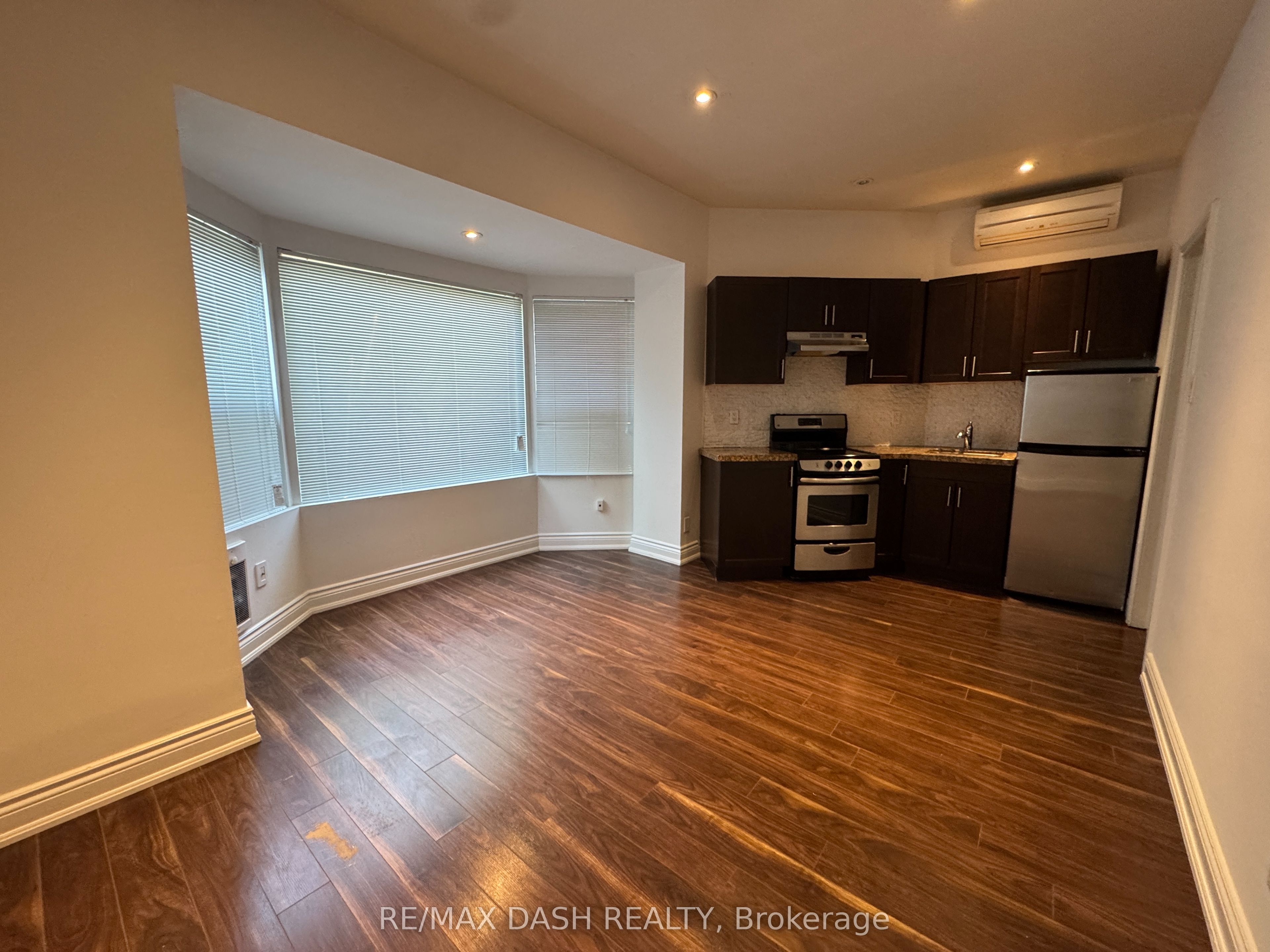 Unit 101 - 141 Admiral Road, Toronto 3