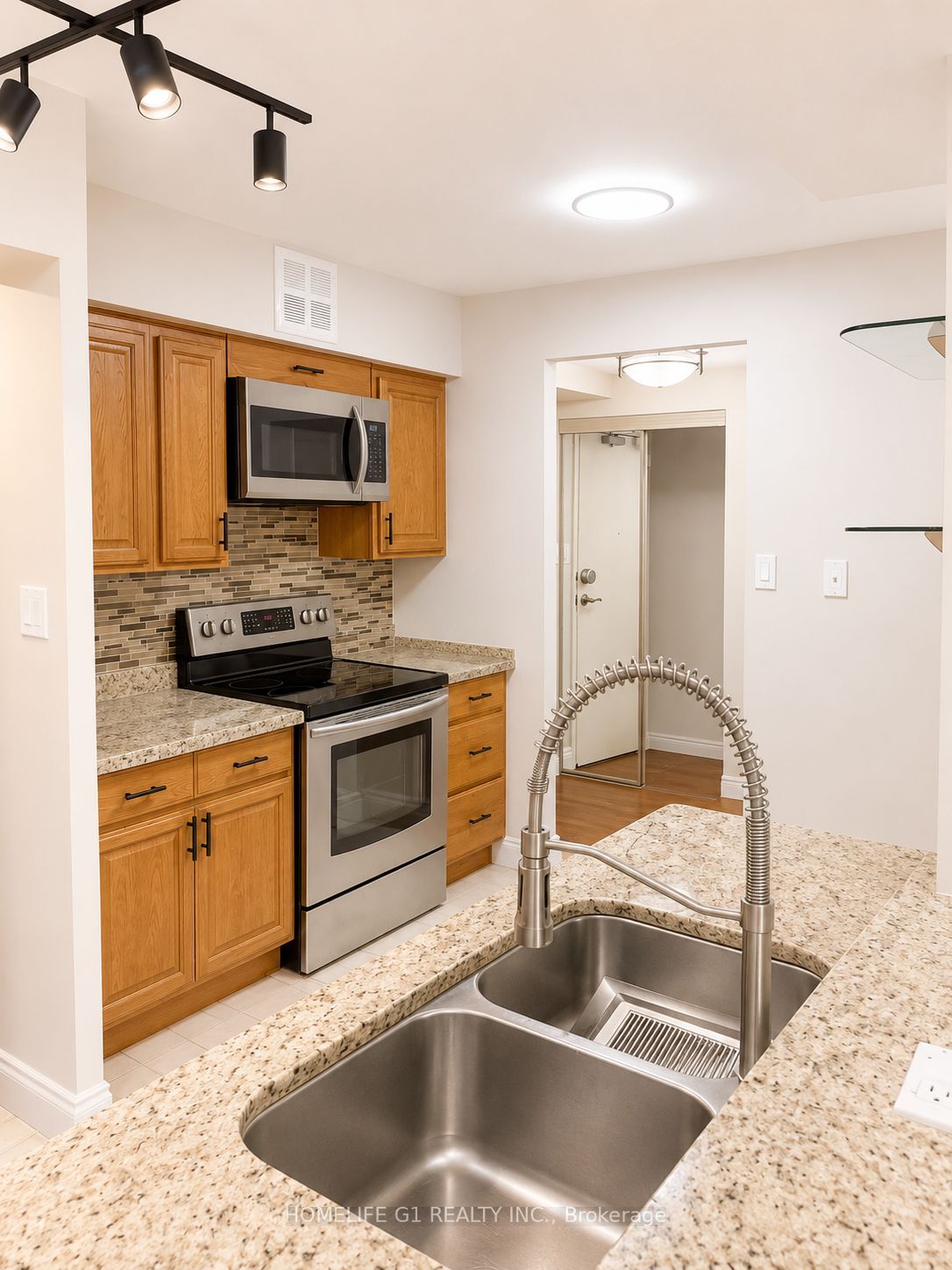 Unit 301 - 633 Bay Street, Toronto 3