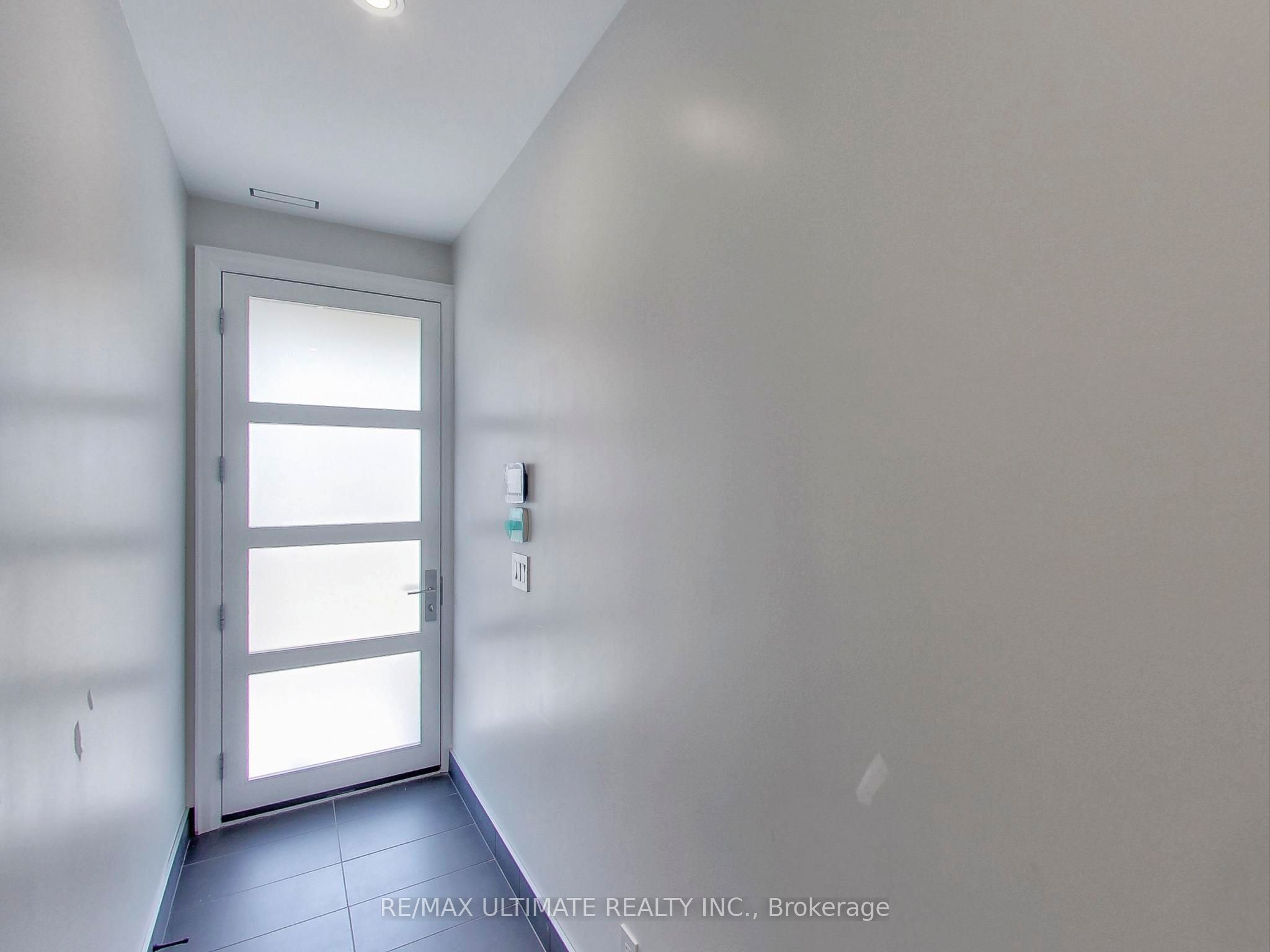 Unit 201 - 387 Glenholme Avenue, Toronto 3