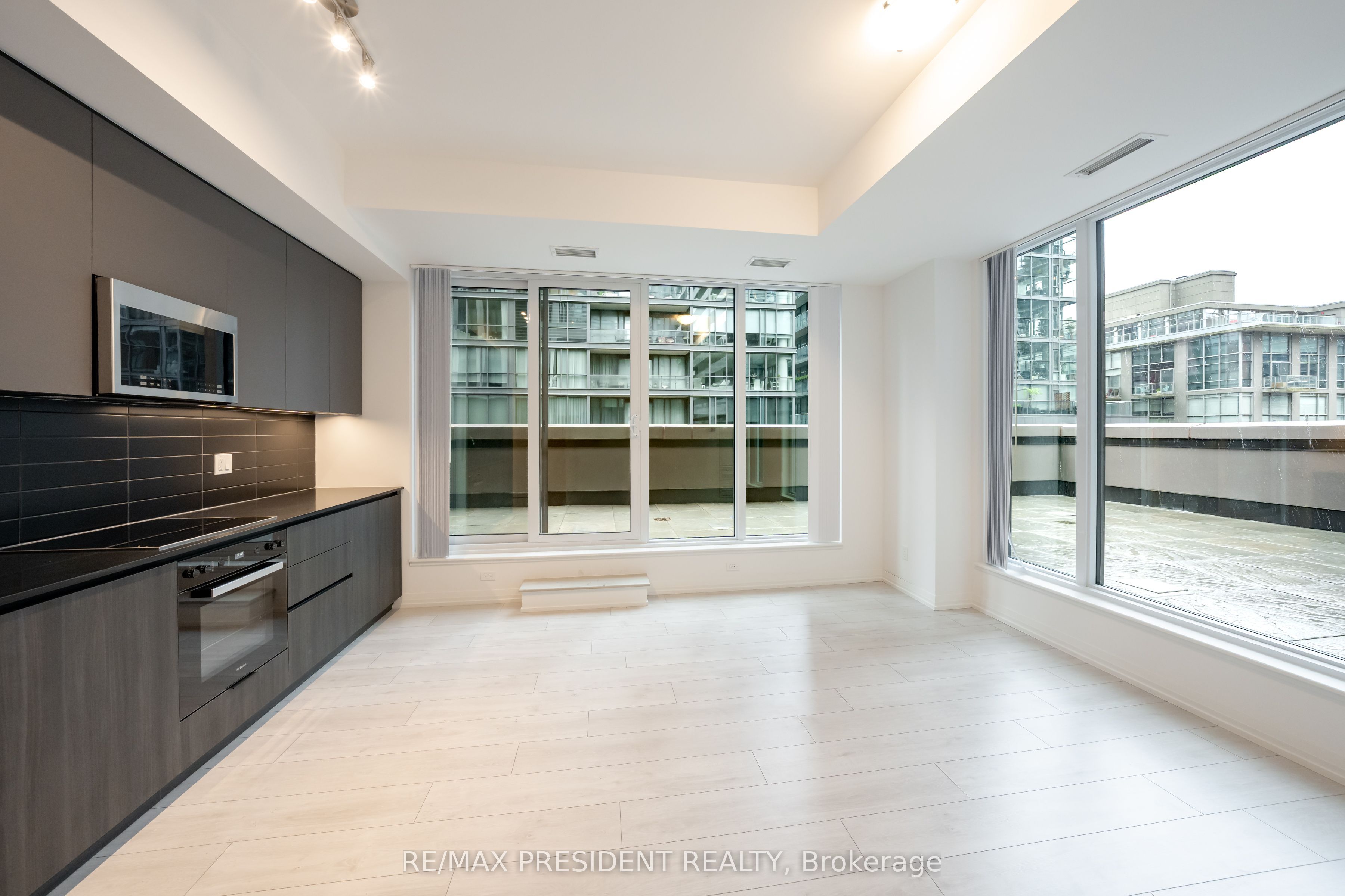 Unit 822 - 400 King Street W, Toronto 3