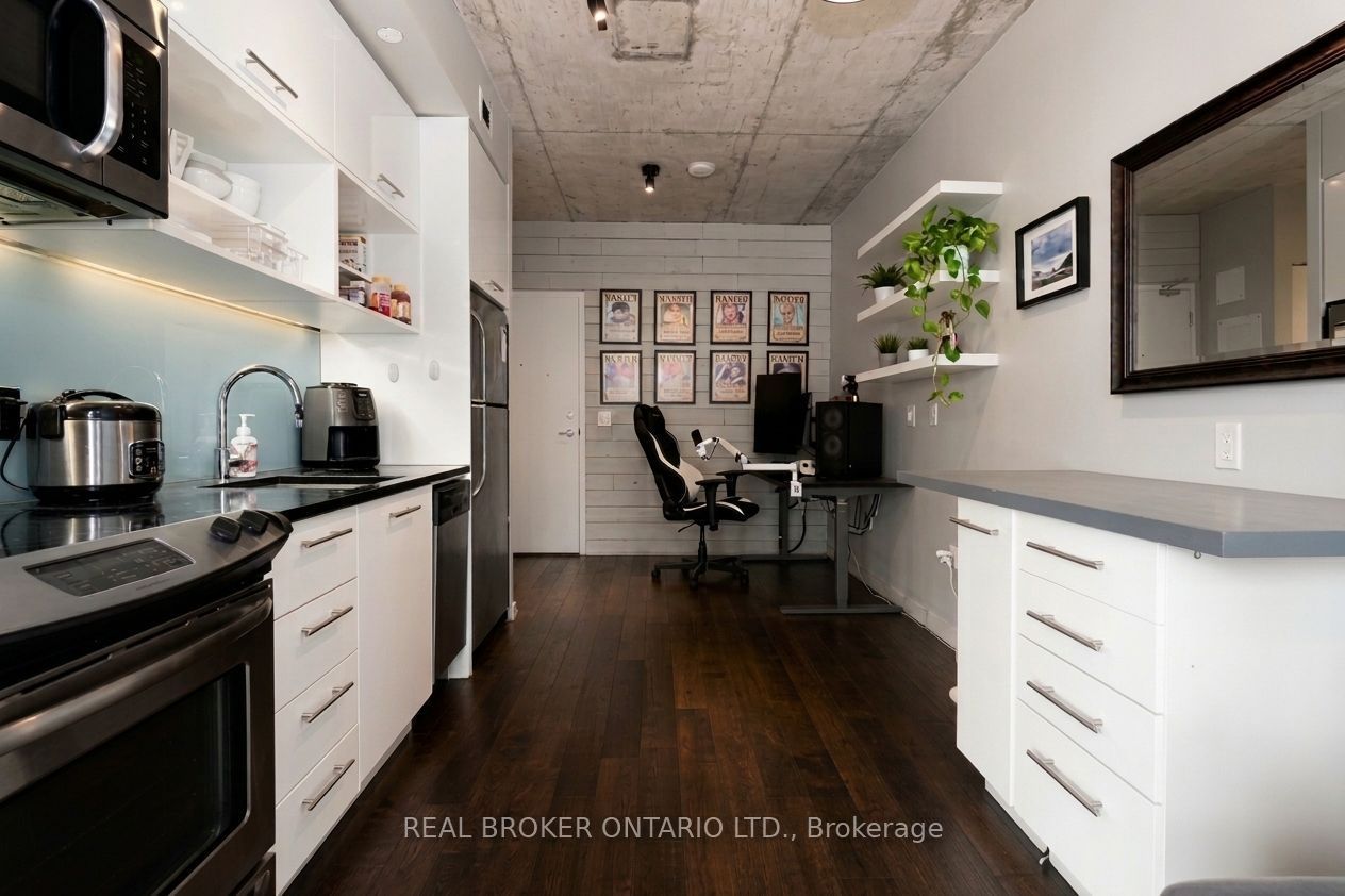 Unit 1206 - 51 Trolley Crescent, Toronto 4