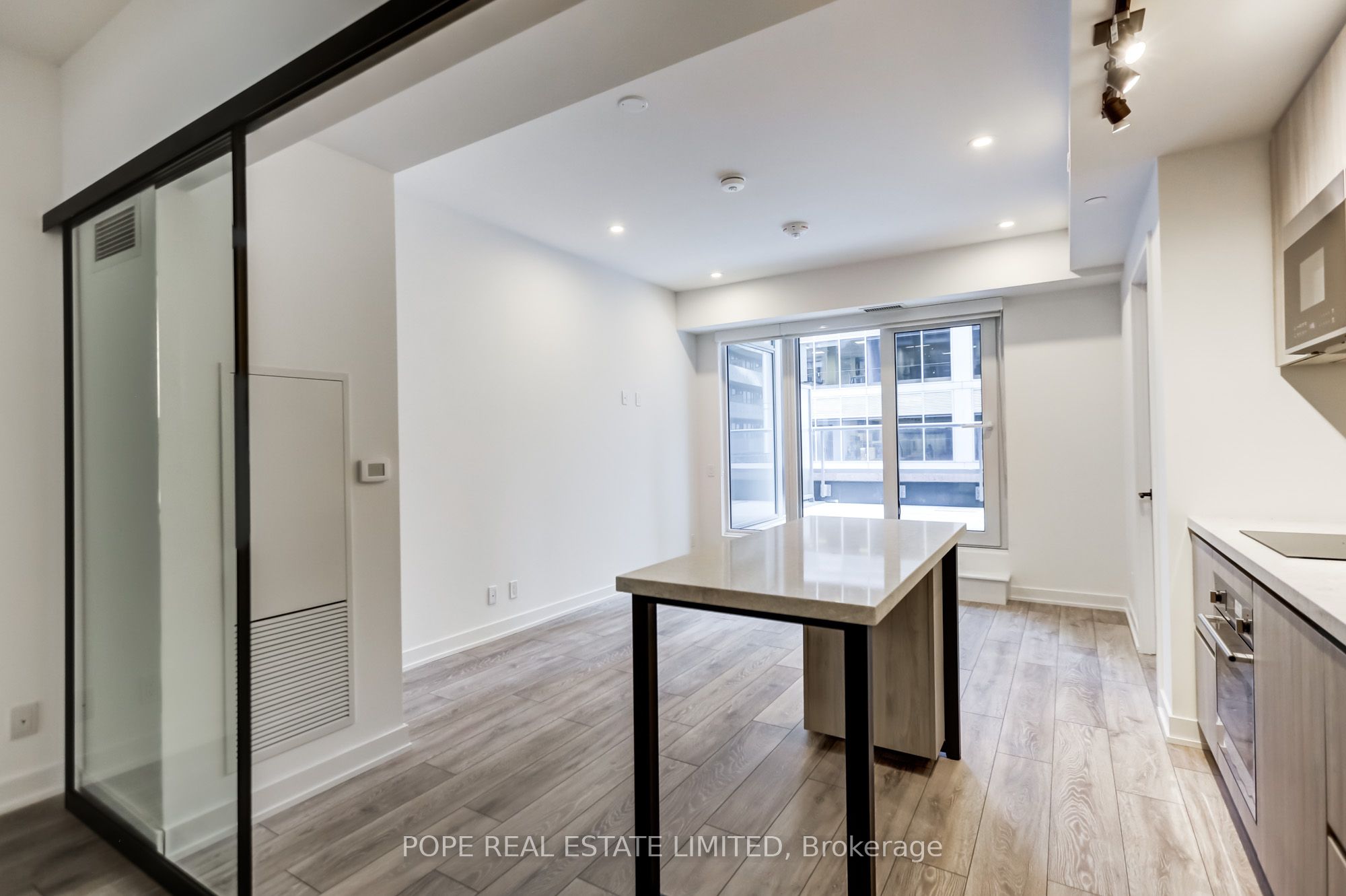Unit 806 - 108 Peter Street, Toronto 5
