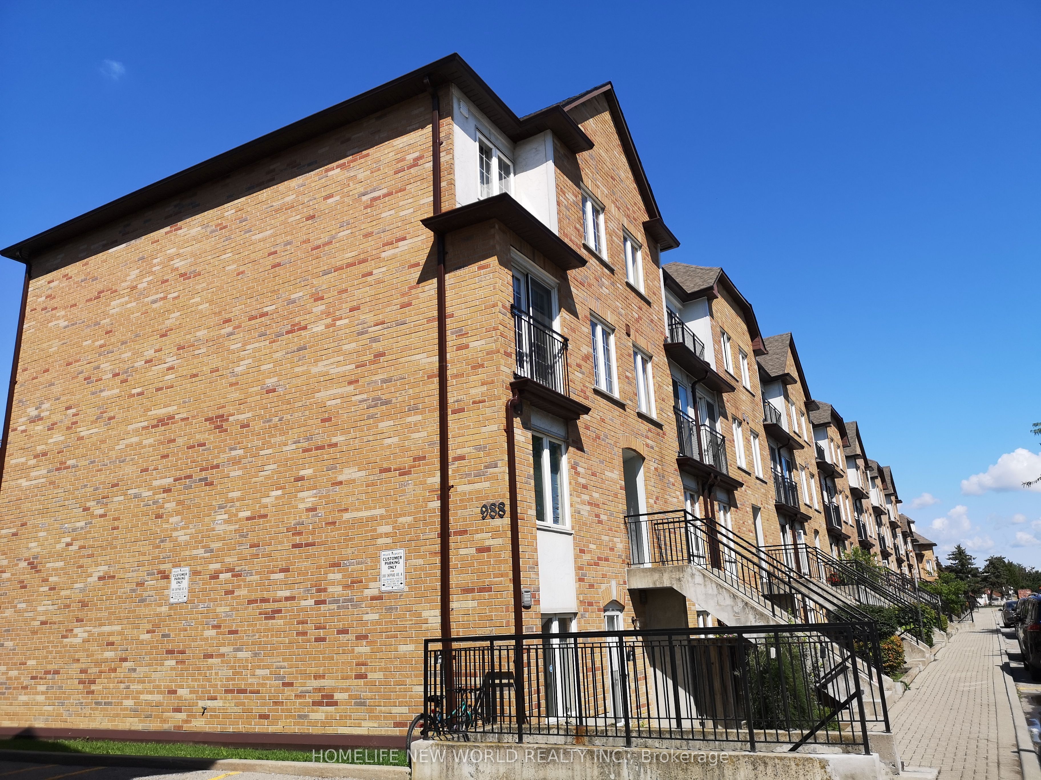 Unit 30 - 988 Sheppard Avenue W, North York 3