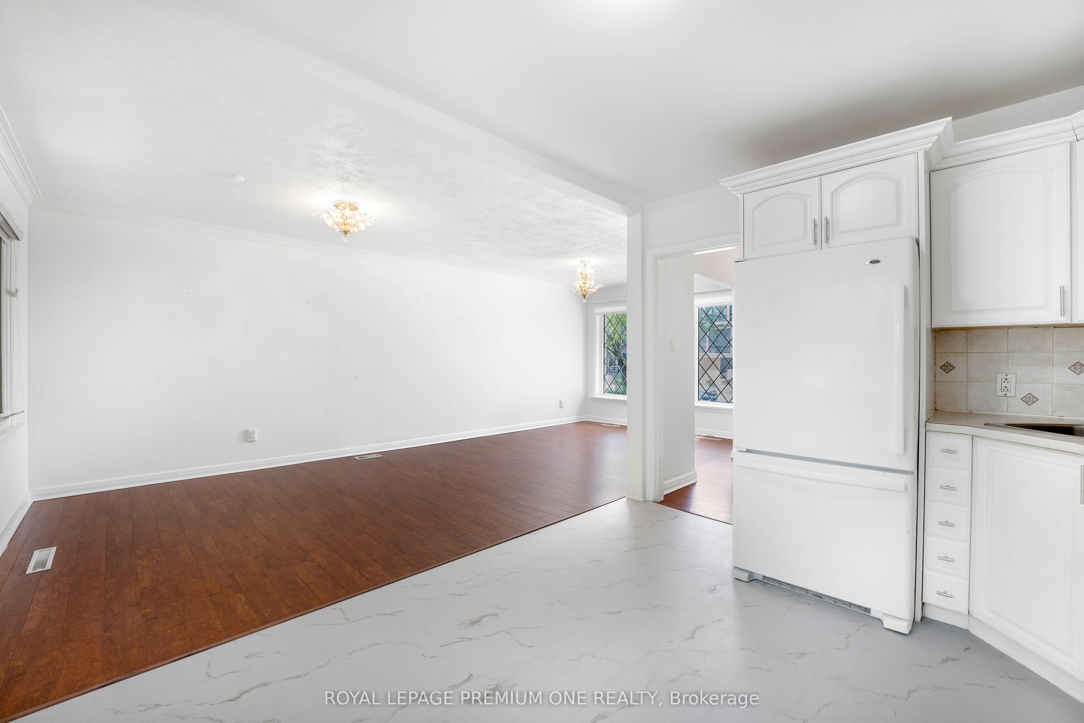 Unit ENTIRE - 139 Mckee Avenue, North York 5