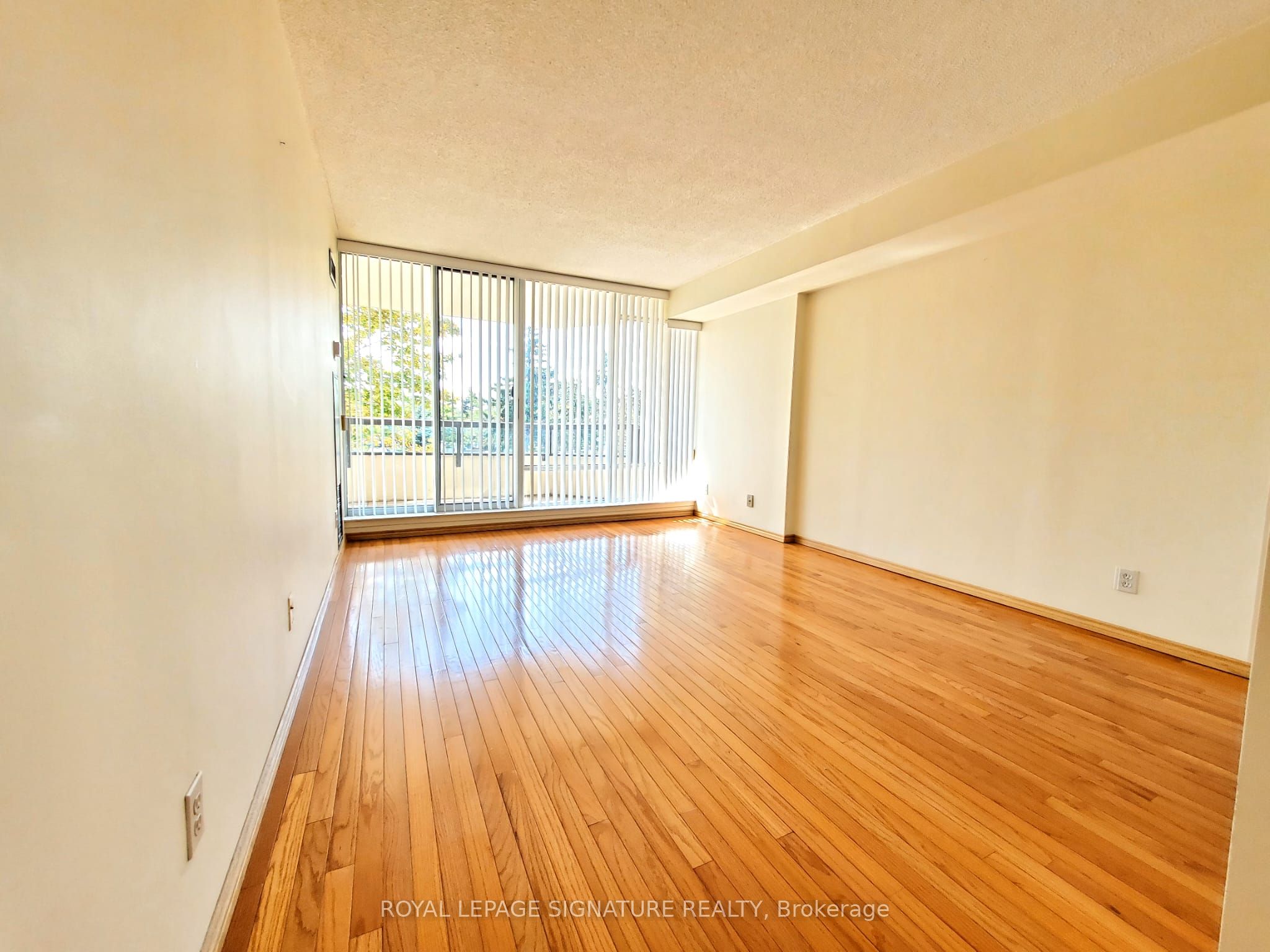 Unit 212 - 1121 Steeles Avenue W, North York 4