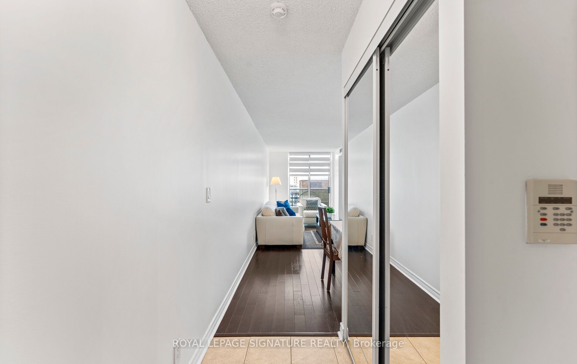 Unit 1411 - 212 Eglinton Avenue E, Toronto 4