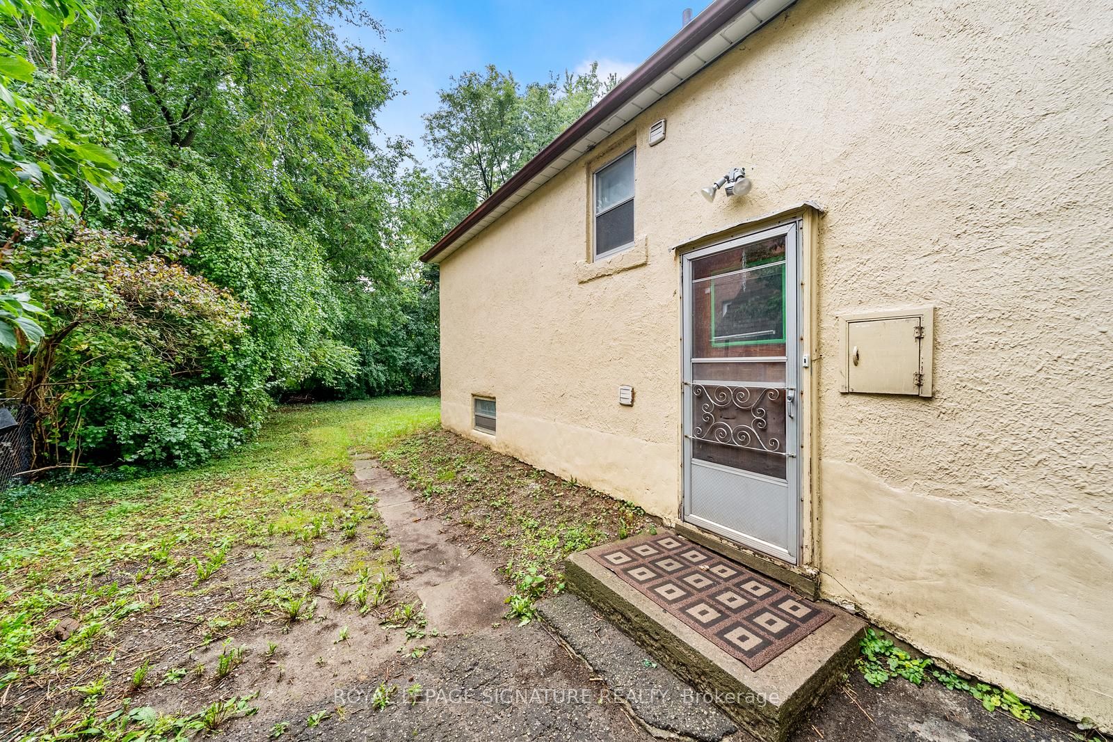 Unit Lower Floor - 17 Pleasant Avenue, North York 2