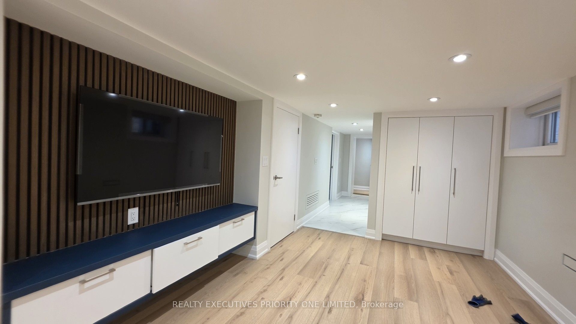 Unit Basement - 10 Lascelles Boulevard, Toronto 3
