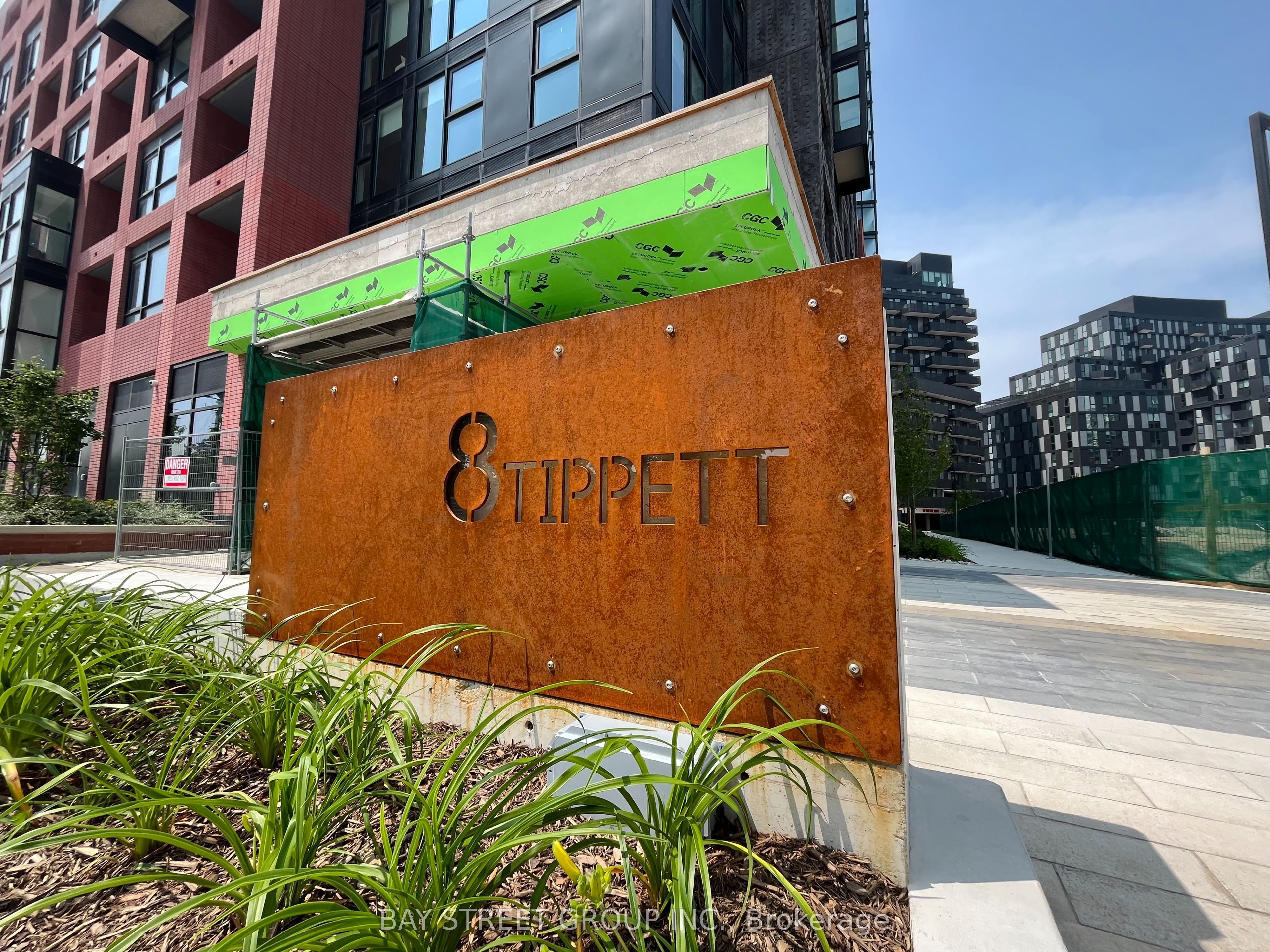 Unit 817 - 8 Tippett Road, North York 2