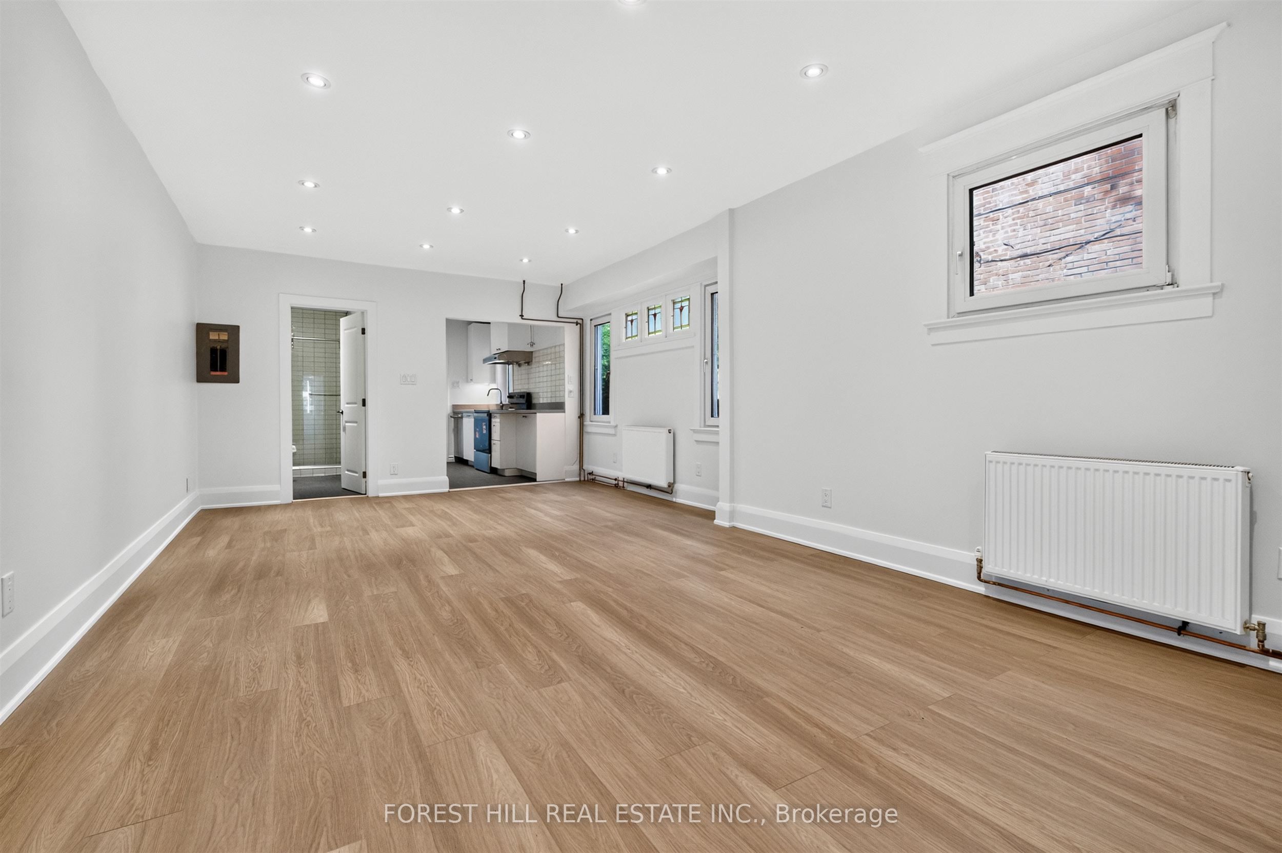 Unit D - 30 Pinewood Avenue, Toronto 3