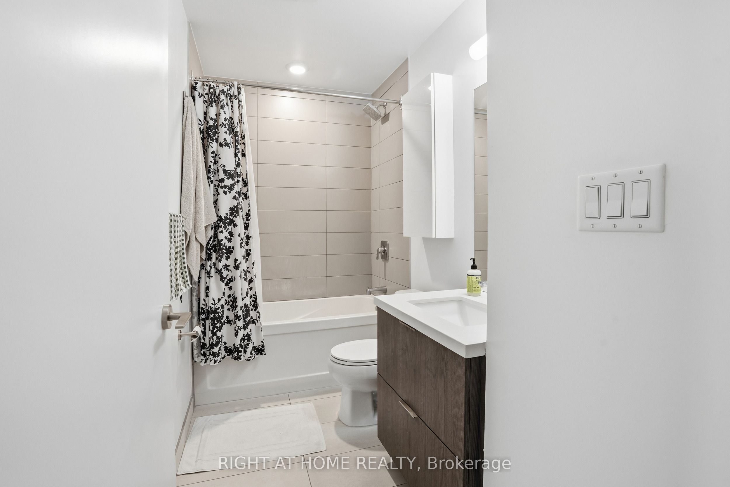 Unit 511 - 109 Ossington Avenue, Toronto 5