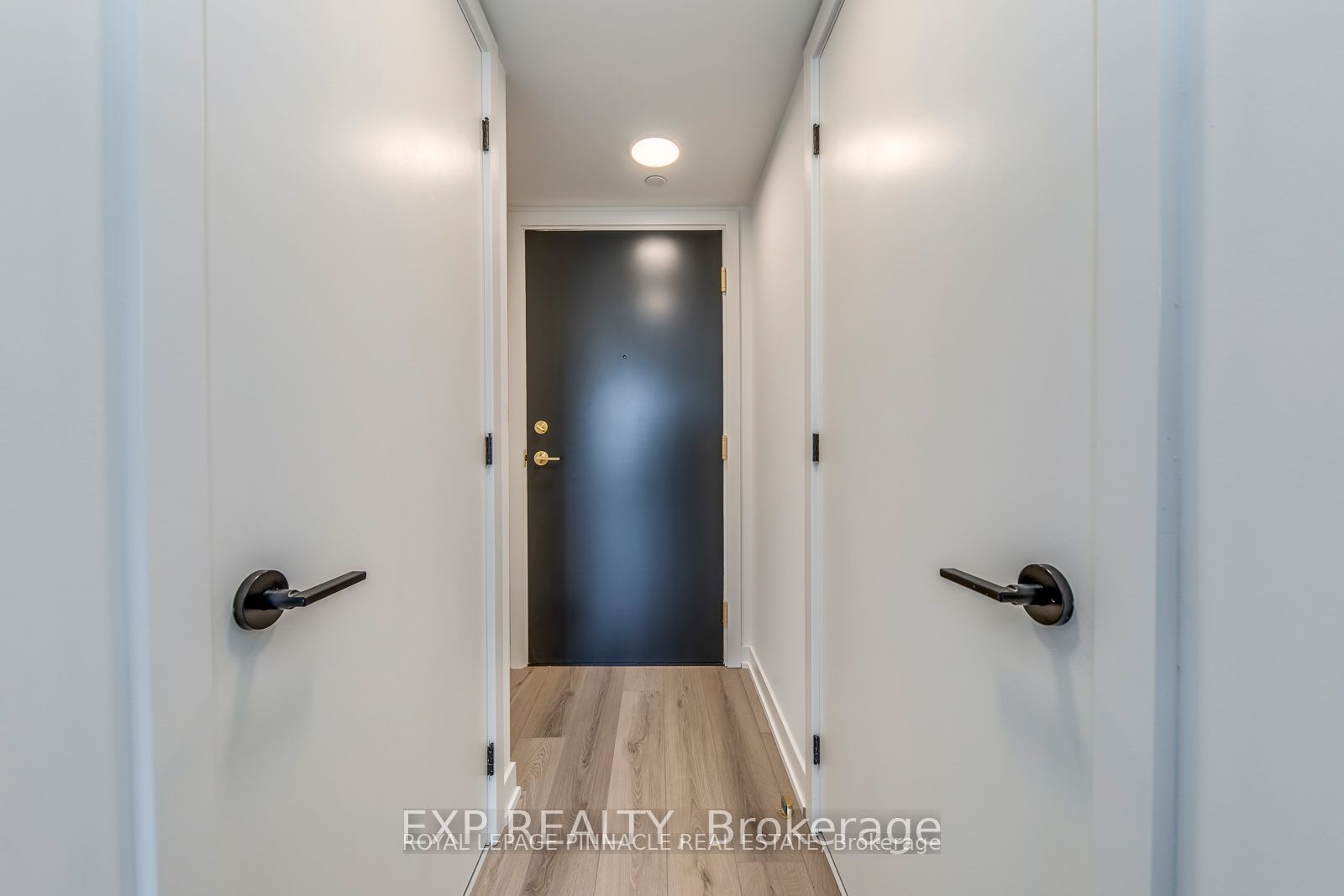 Unit 415 - 5 Lakeview Avenue, Toronto 4