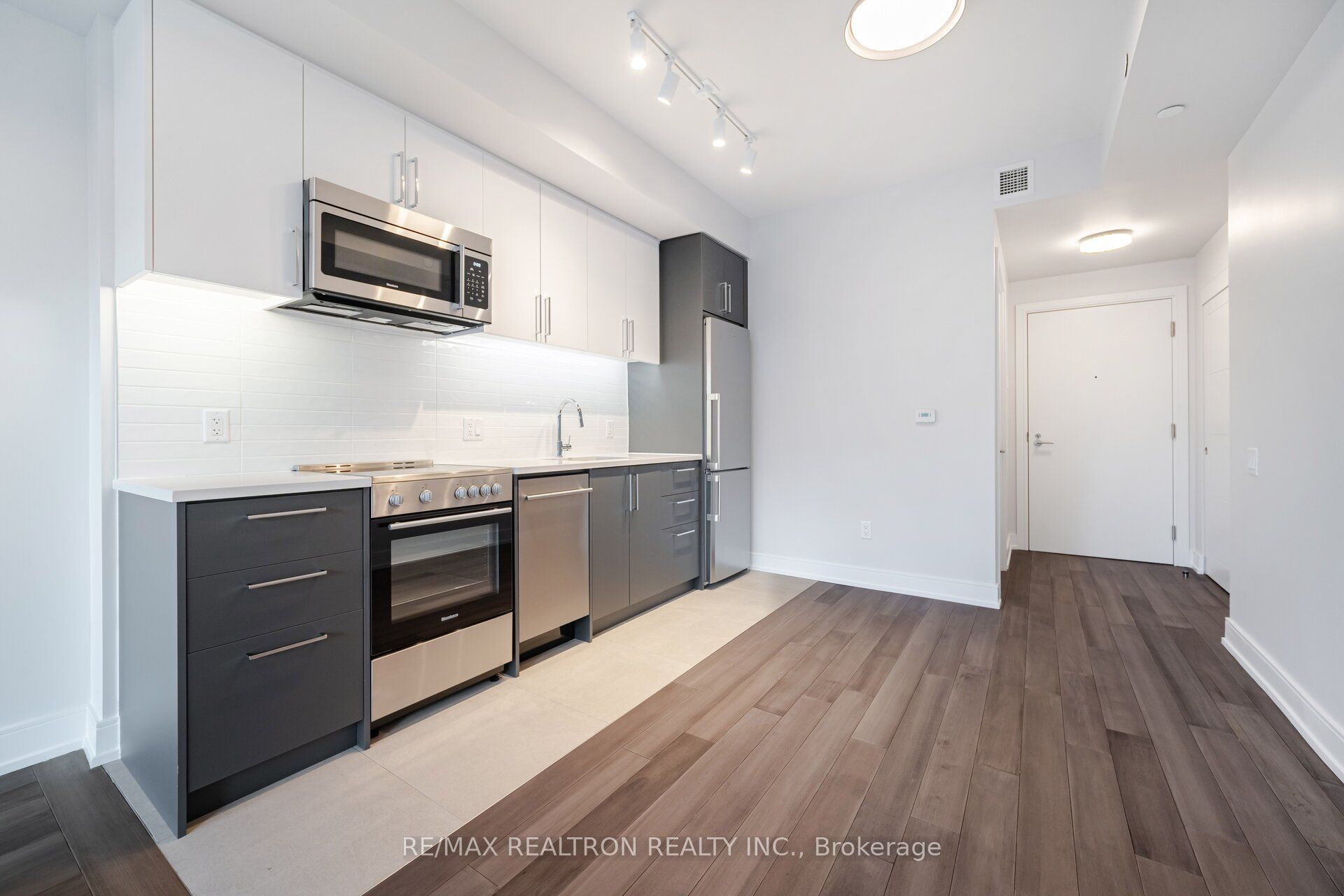 Unit 905 - 2525 Bathurst Street, Toronto 2
