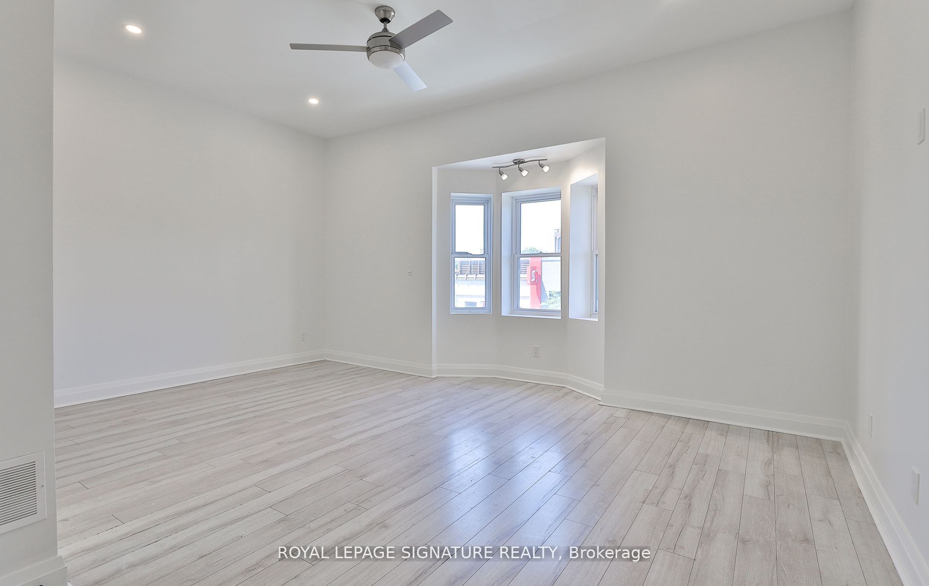 Unit 3rd Lvl - 995 Bloor Street W, Toronto 5