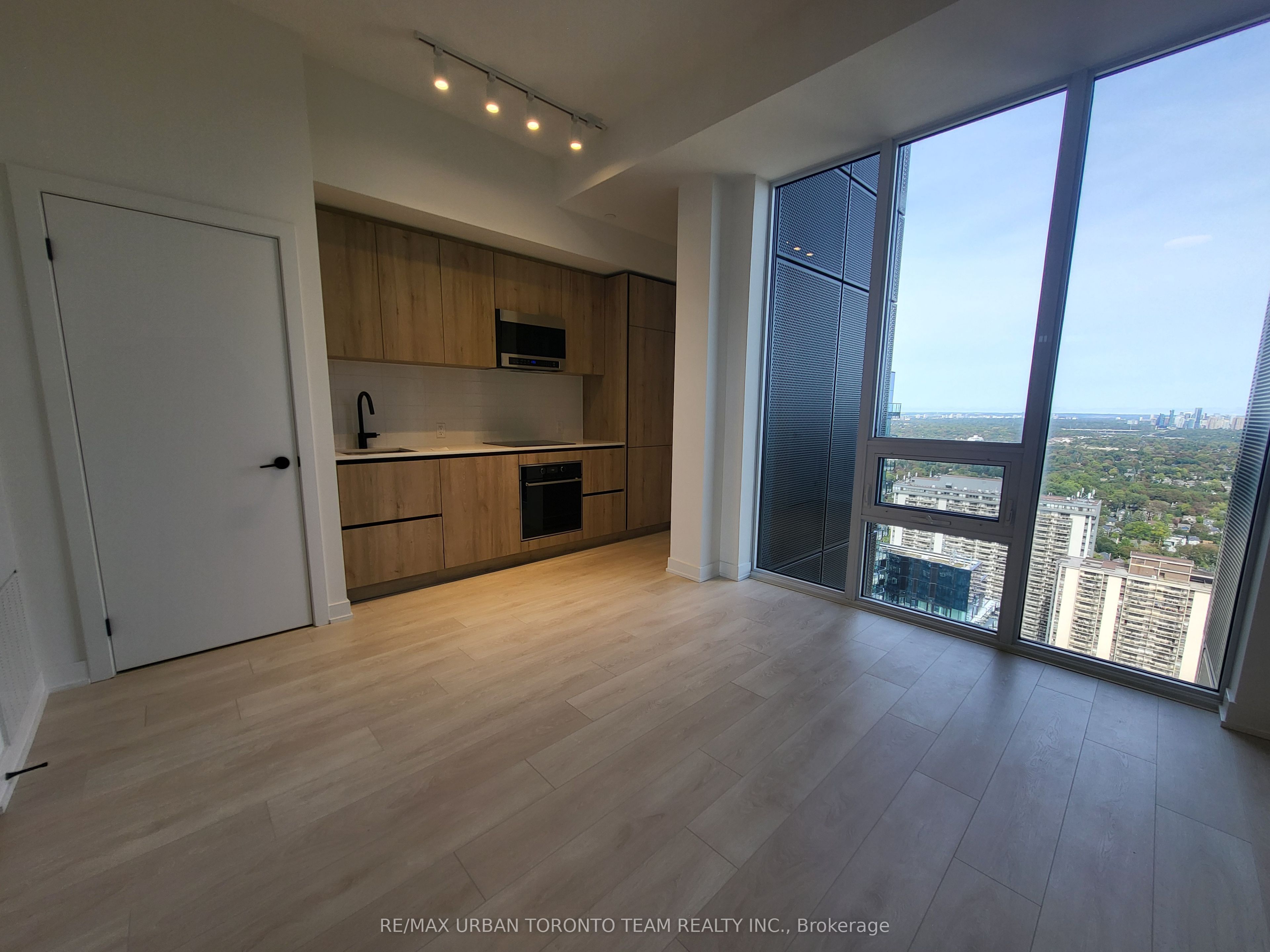 Unit UPH-01 (3901) - 117 Broadway Avenue, Toronto 2