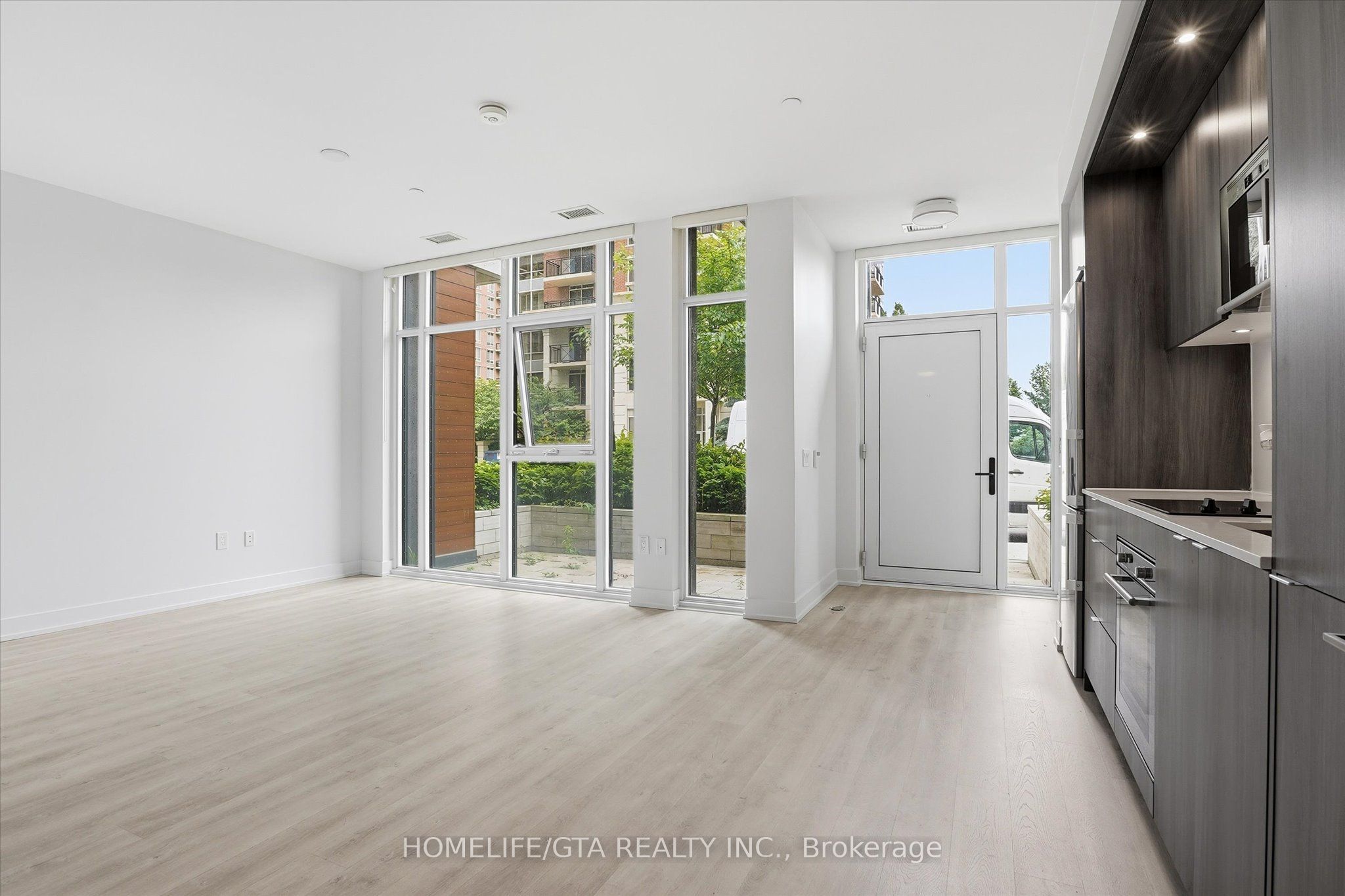 Unit 206 - 30 Inn On The Park Drive, North York 5