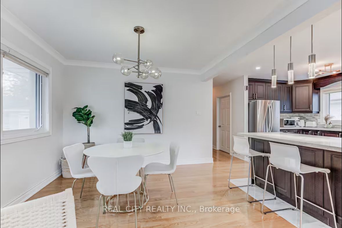 Unit Main - 96 Wyndcliff Crescent, North York 4