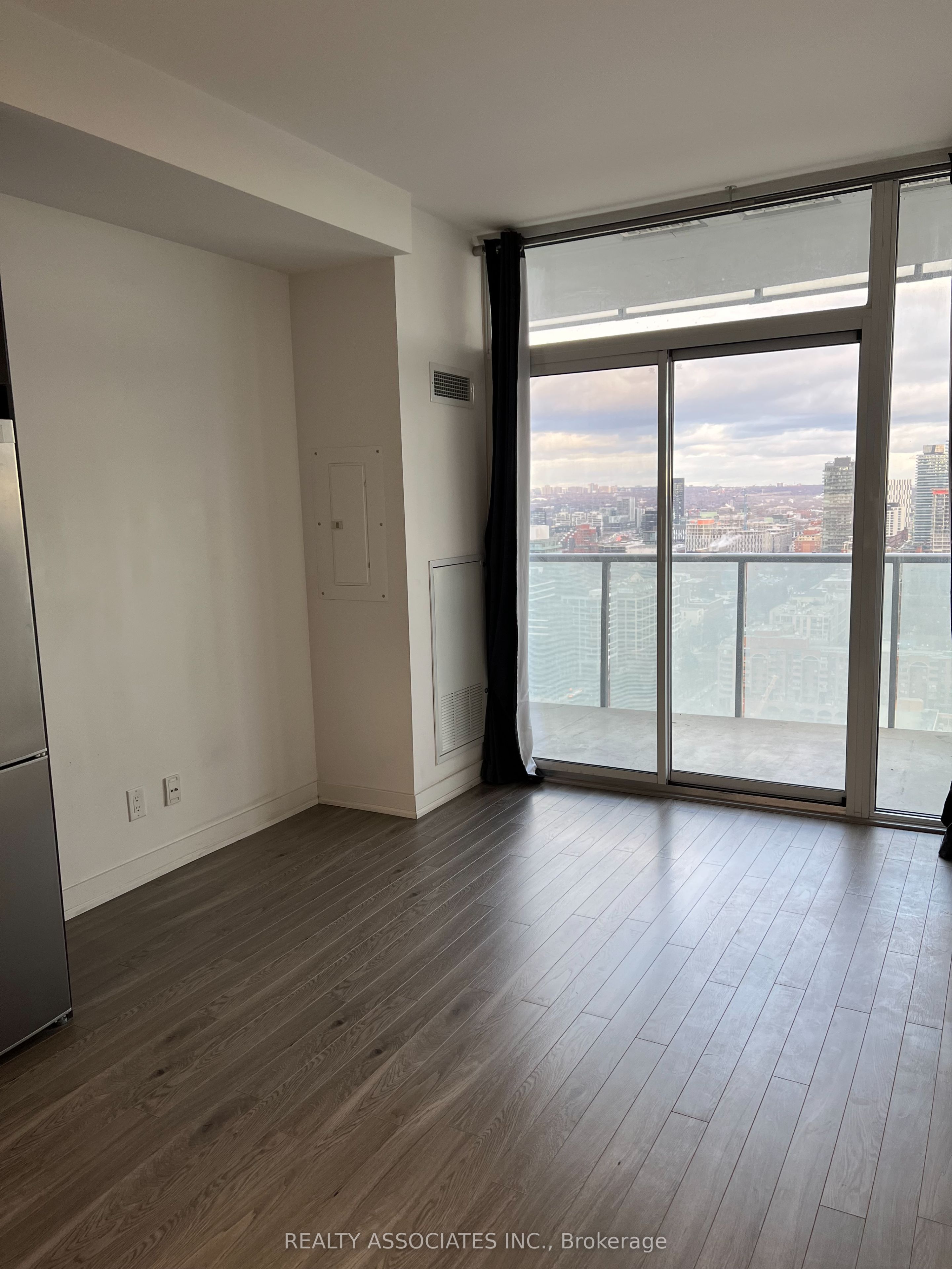 Unit 2807 - 1 Market Street, Toronto 5