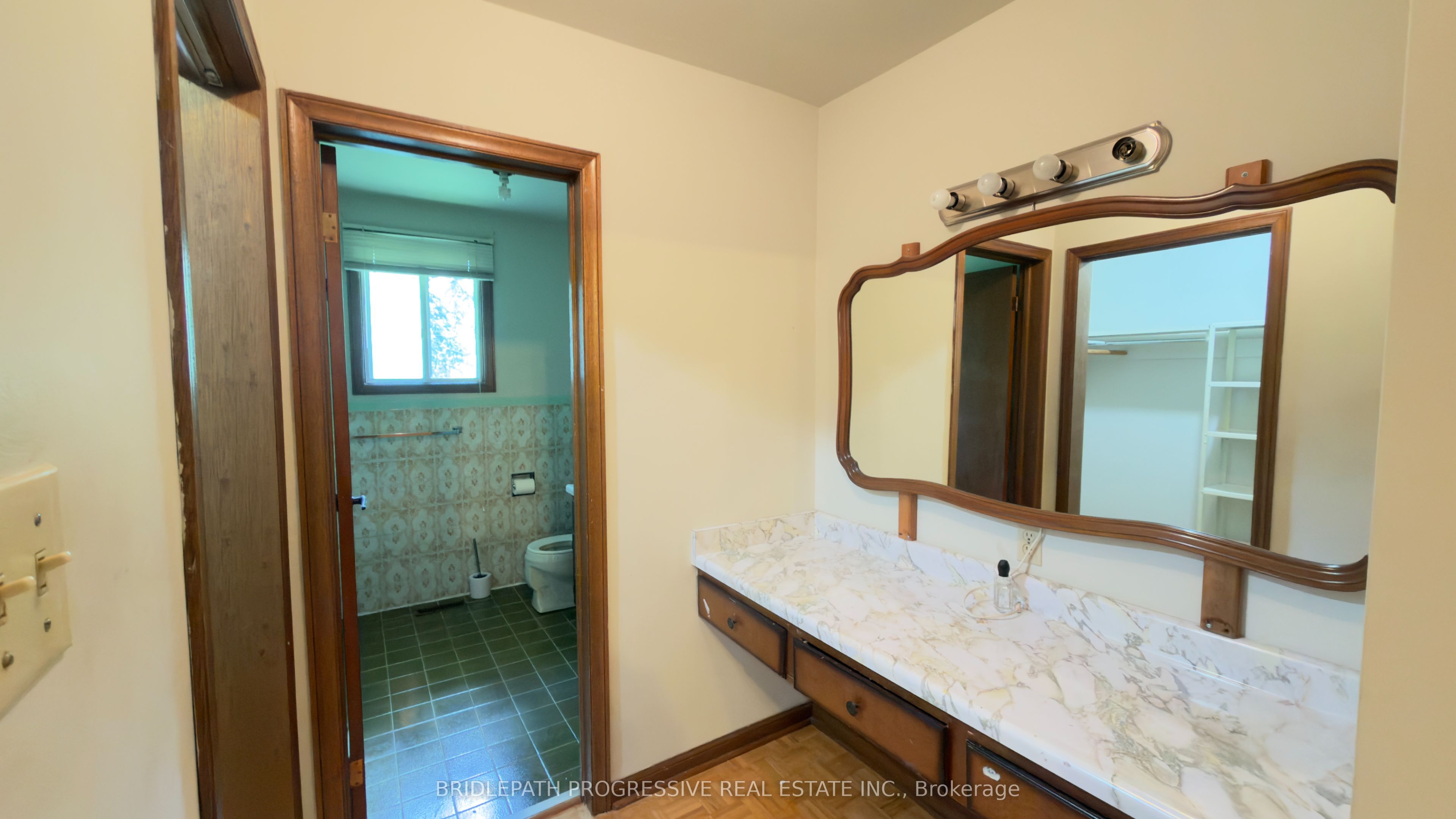 589 Sheppard Avenue E, North York 3