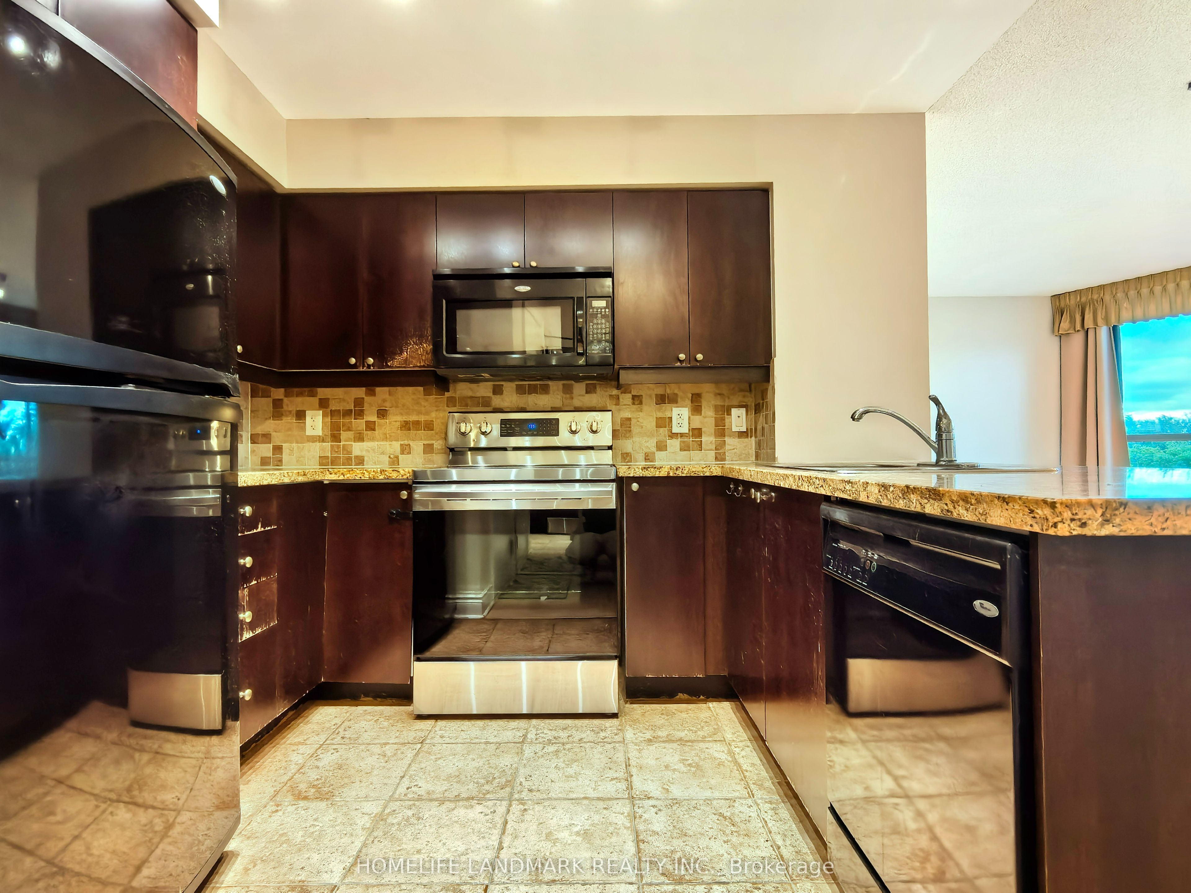 Unit 406 - 15 Greenview Avenue, North York 4