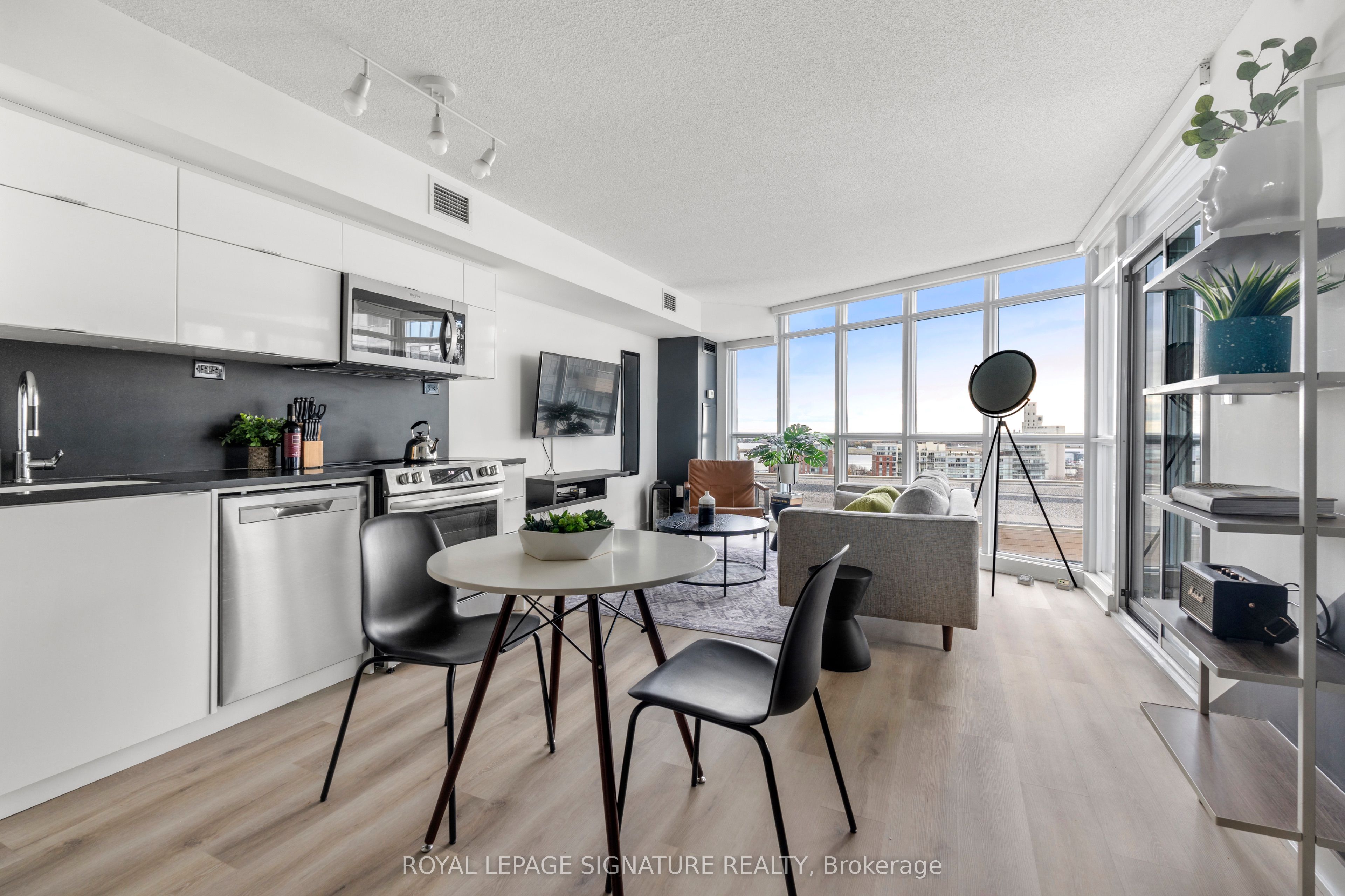 Unit 1209 - 21 Iceboat Terrace, Toronto 5