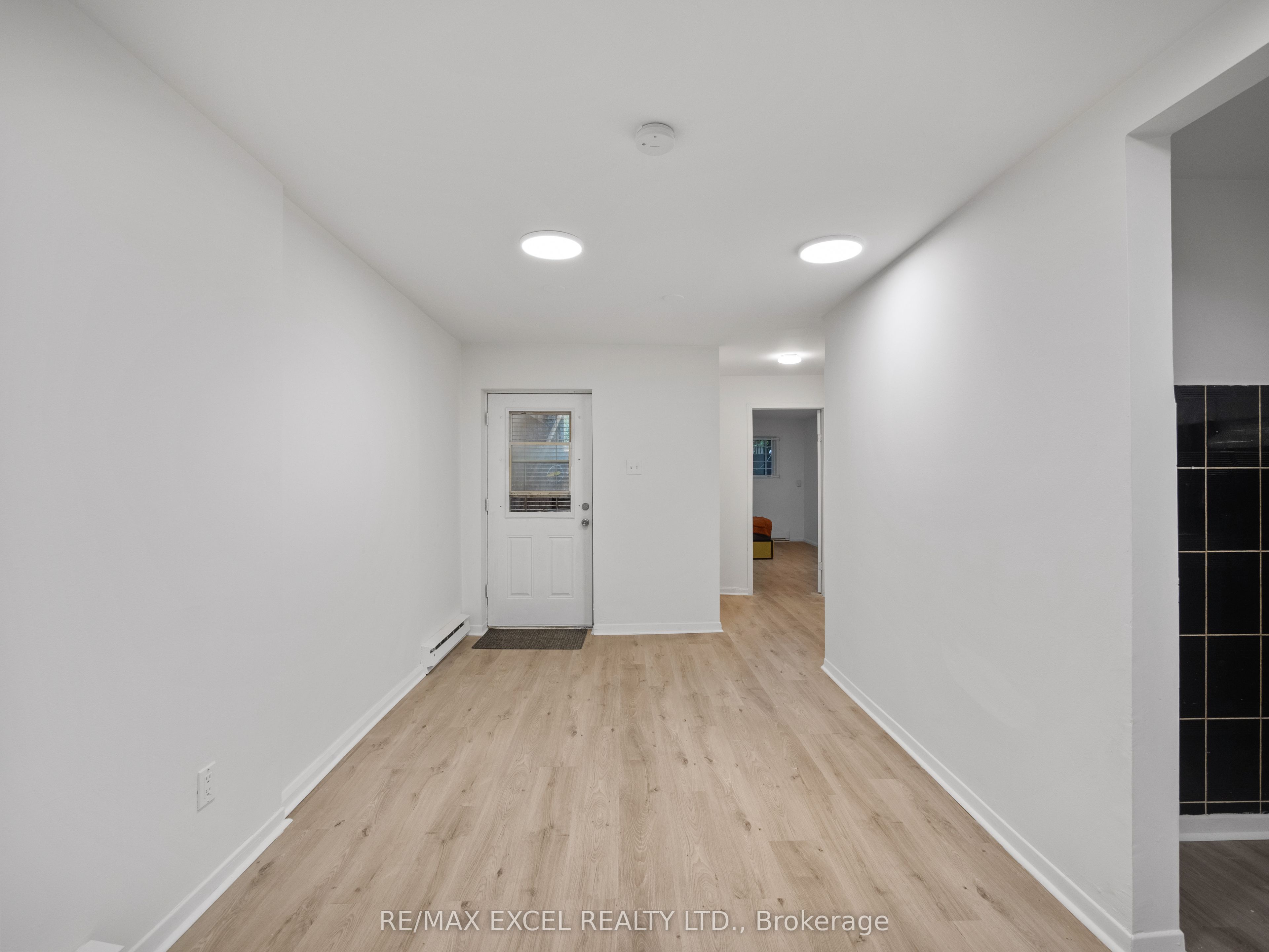 Unit Bsmt - 137 Gerrard Street E, Toronto 3
