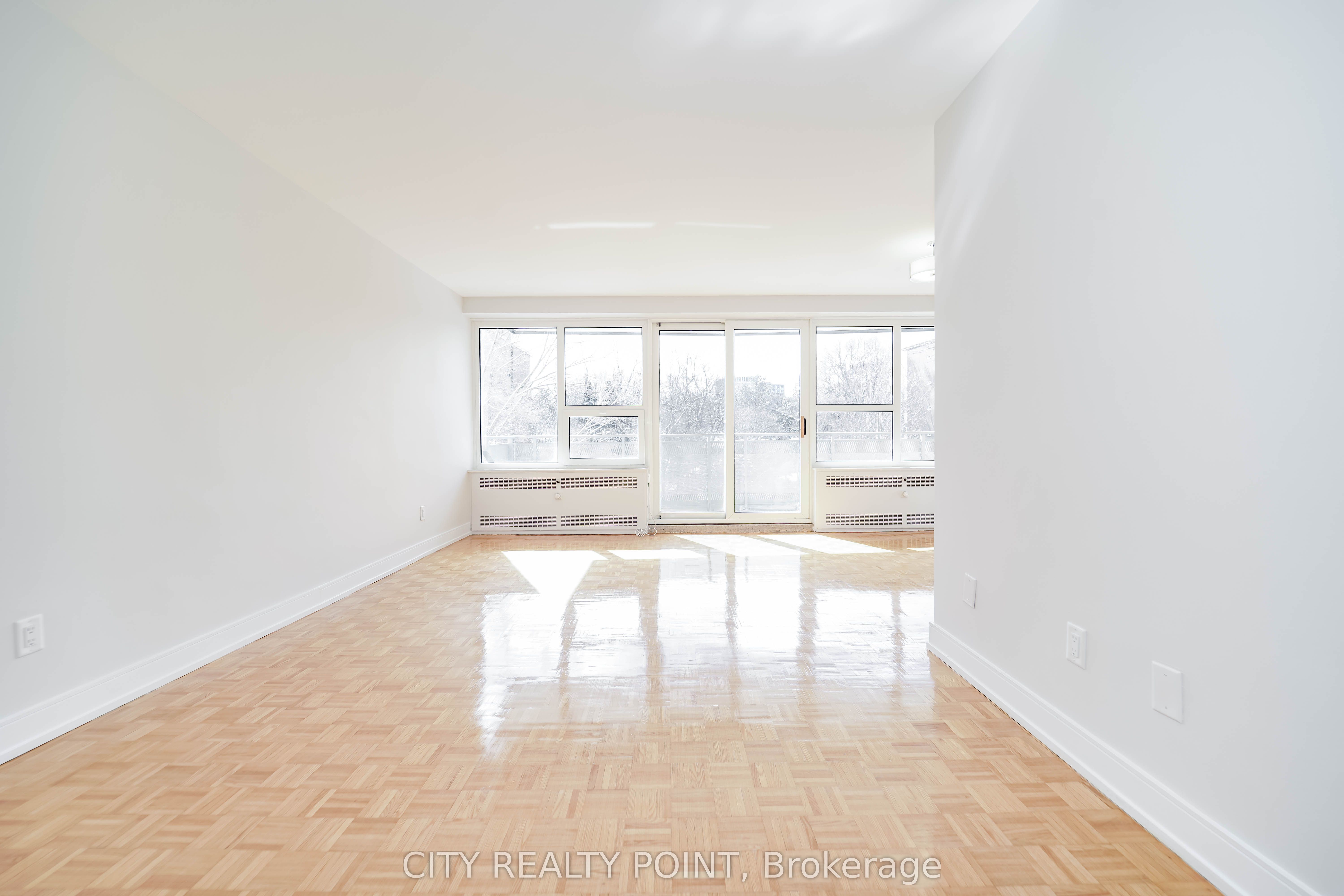 Unit 907 - 10 Shallmar Boulevard, Toronto 3