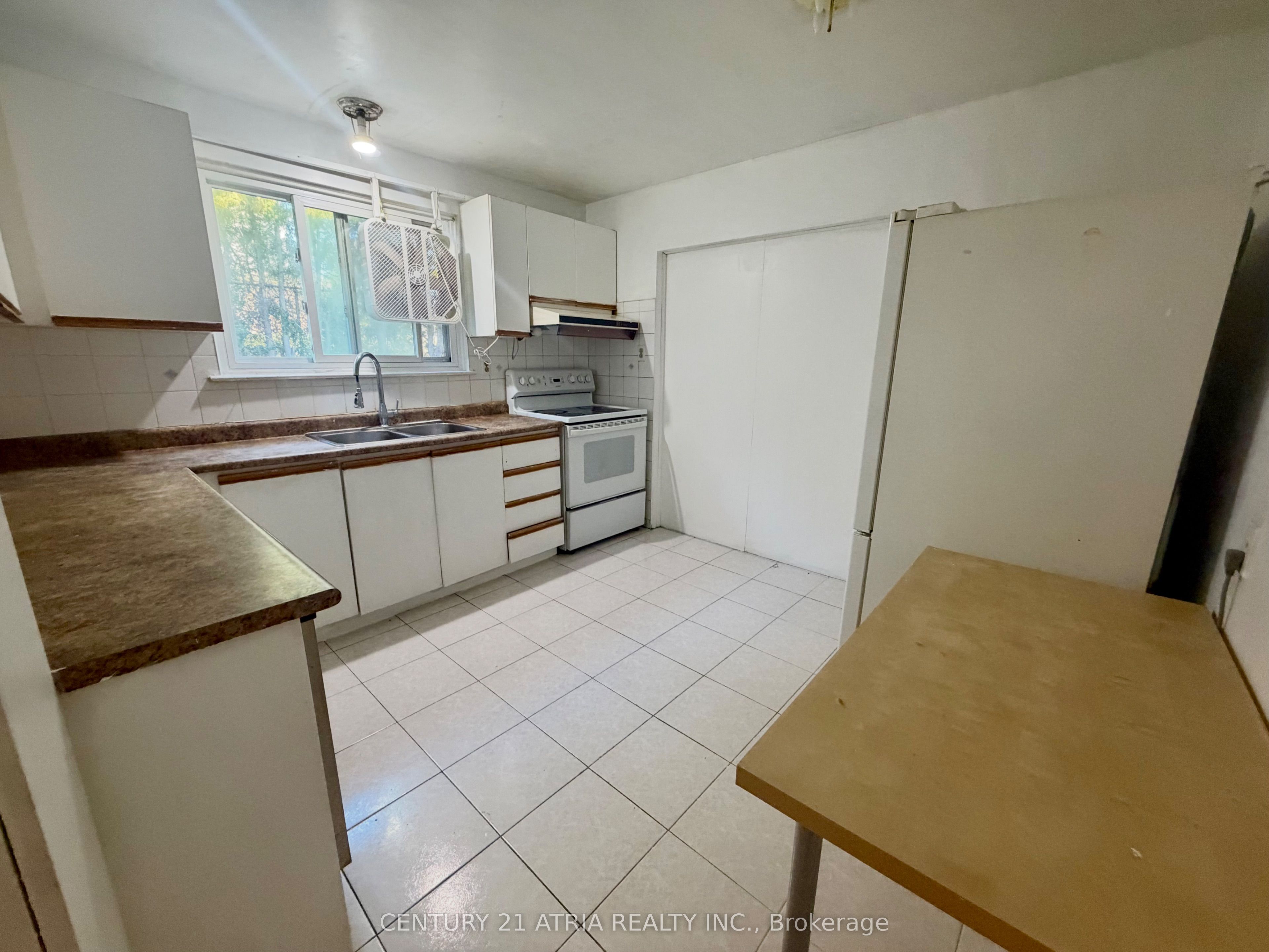Unit Ground Level - 24 Axsmith Crescent, North York 5