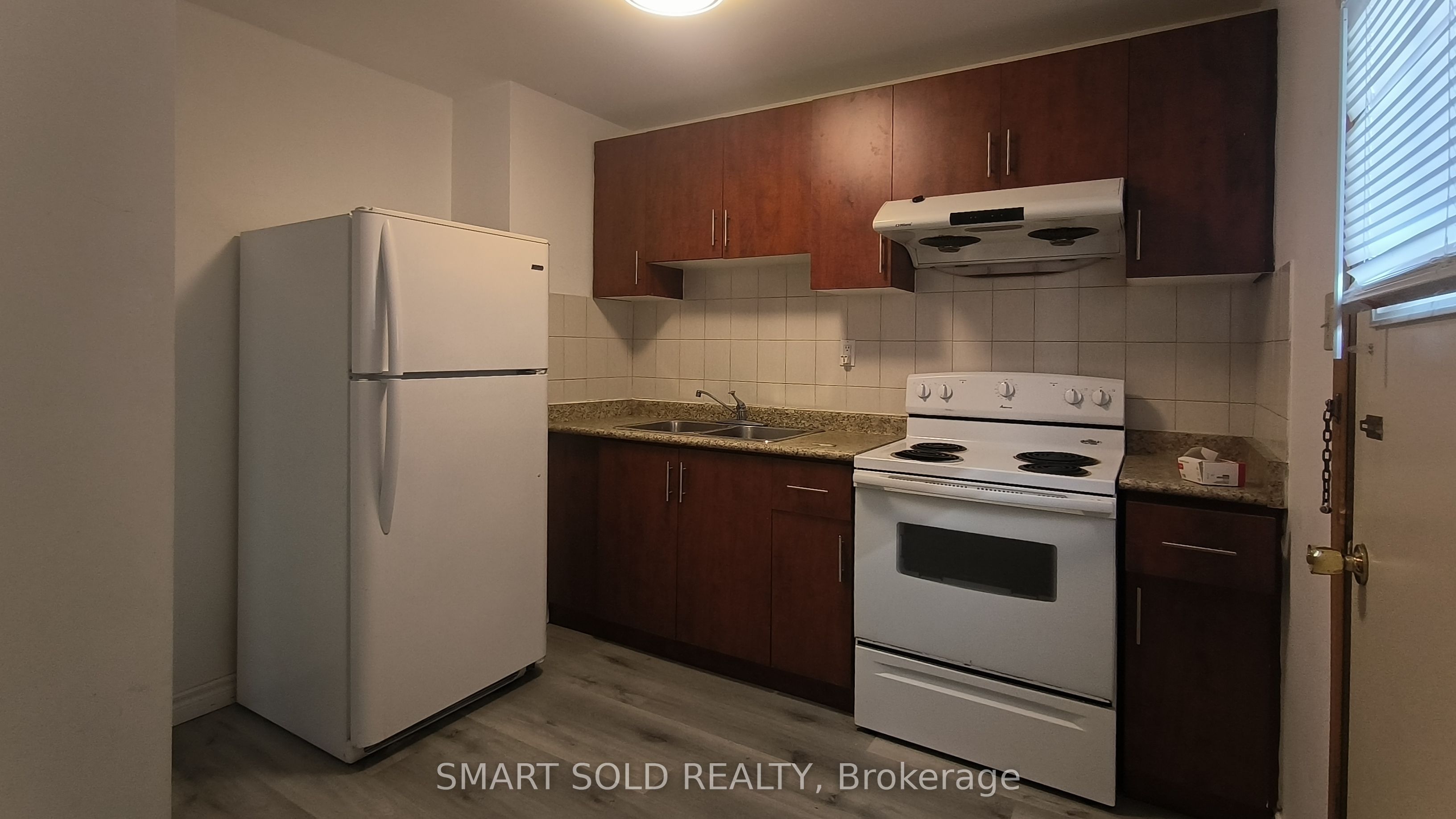 Unit Ground Unit - 41 Hickorynut Drive, North York 5