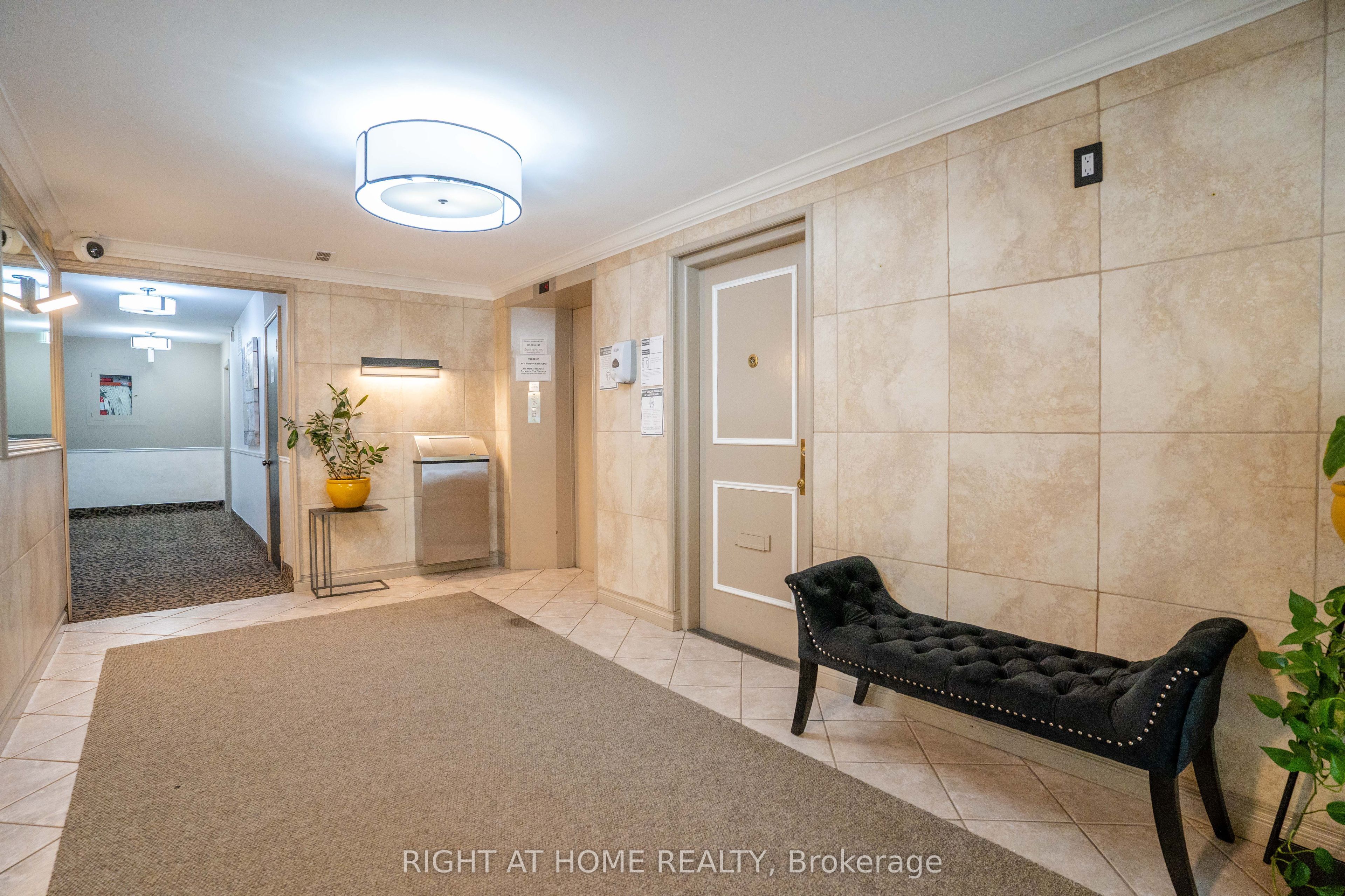 Unit 502 - 2 Ridelle Avenue, Toronto 4