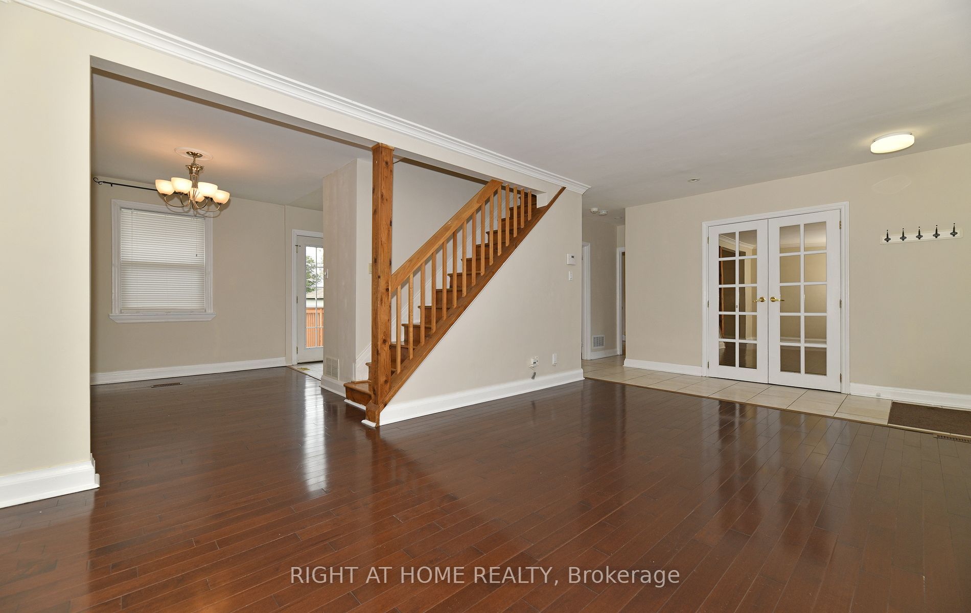 234 Poyntz Avenue, North York 3