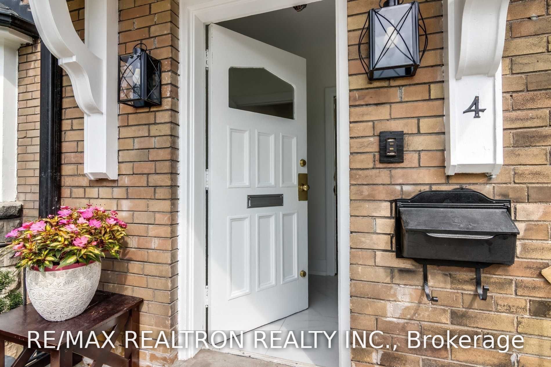 Unit Upper - 4 Hillholm Road, Toronto 3