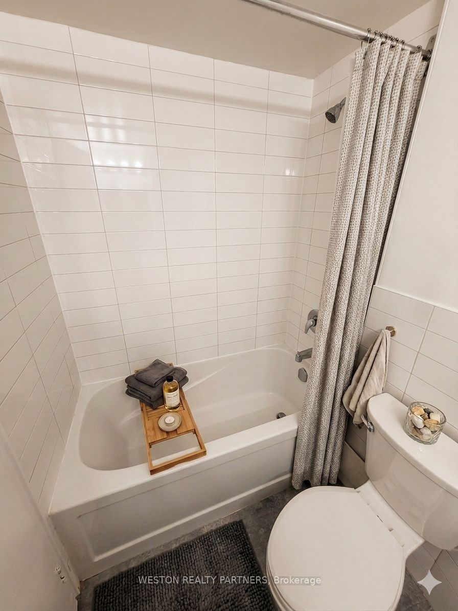 Unit 202 - 171 Erskine Avenue, Toronto 5