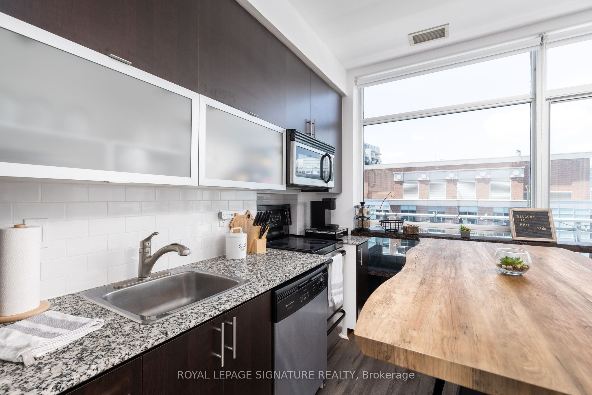 Unit UPH11 - 80 Western Battery Road, Toronto 4