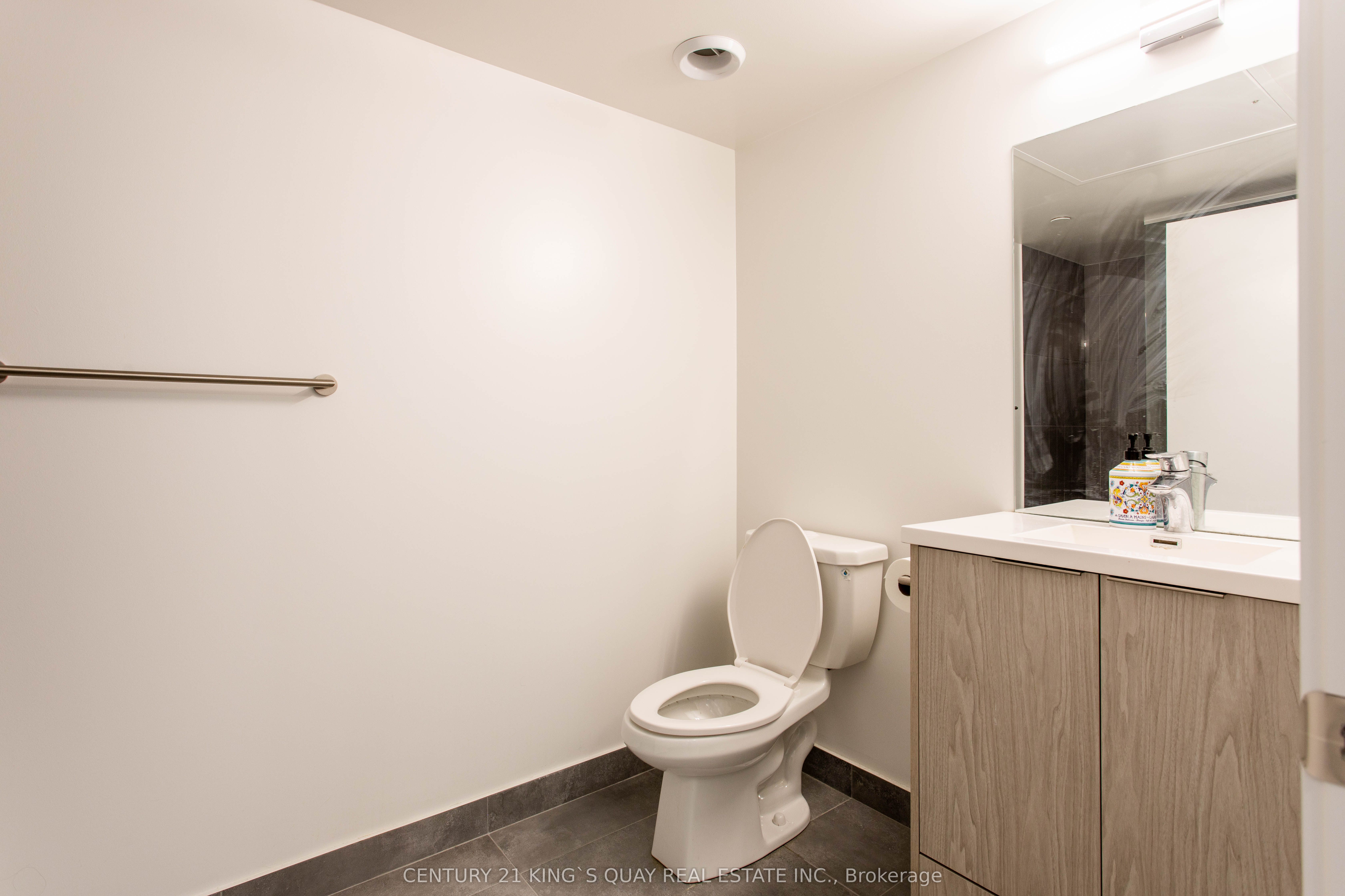 Unit 2005 - 60 Shuter Street, Toronto 2